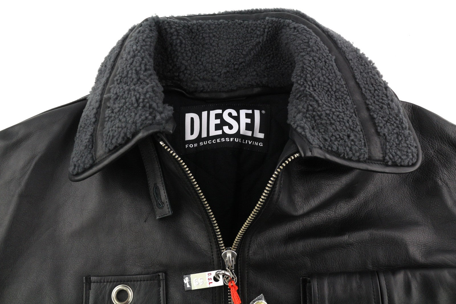 DIESEL L-Gilbert-Fur vyriška striukė L su jaučio odos avikailio kailio apykakle, rekomenduojama kaina – 1095 € 
