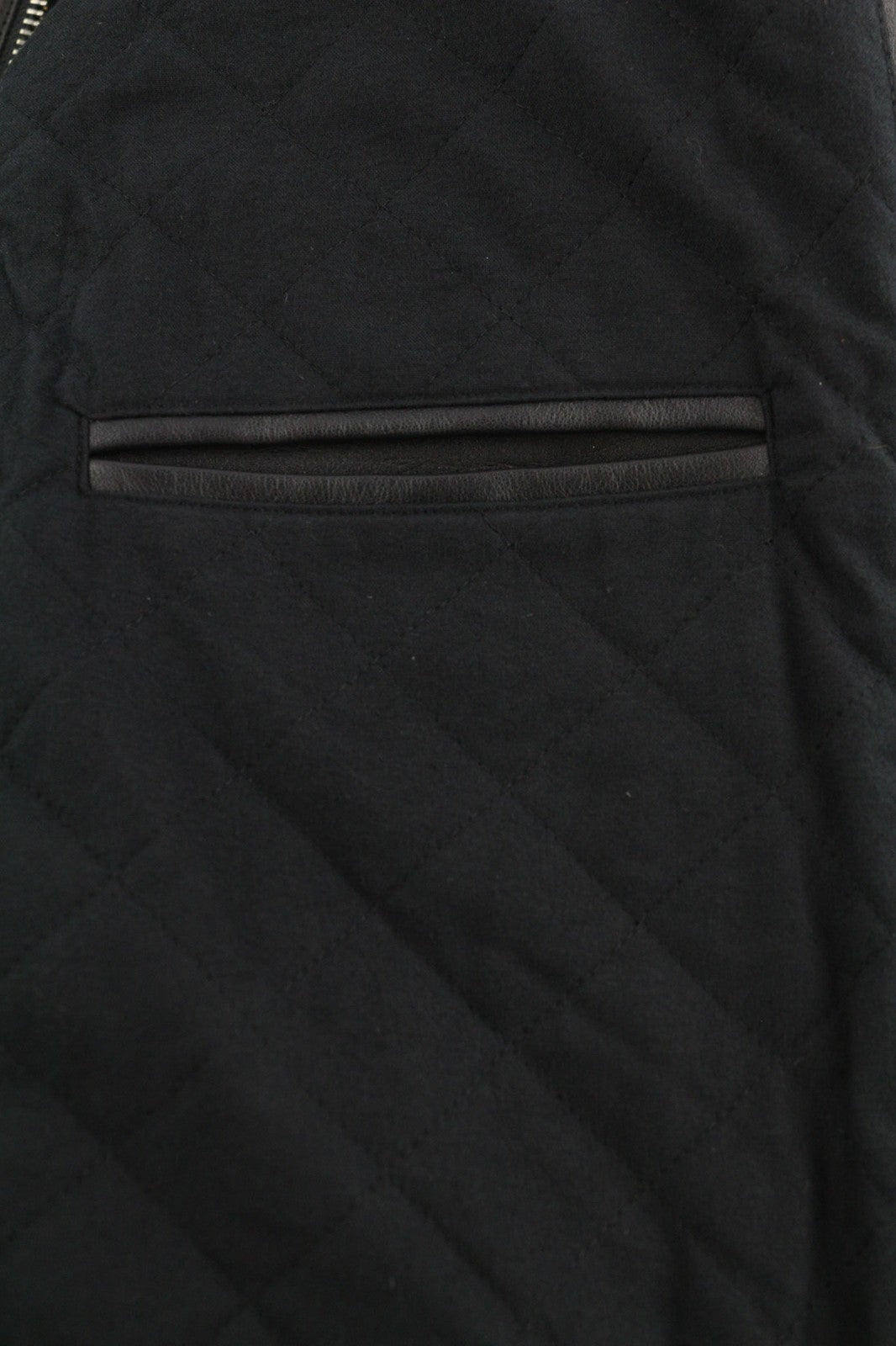 DIESEL L-Gilbert-Fur vyriška striukė L su jaučio odos avikailio kailio apykakle, rekomenduojama kaina – 1095 € 