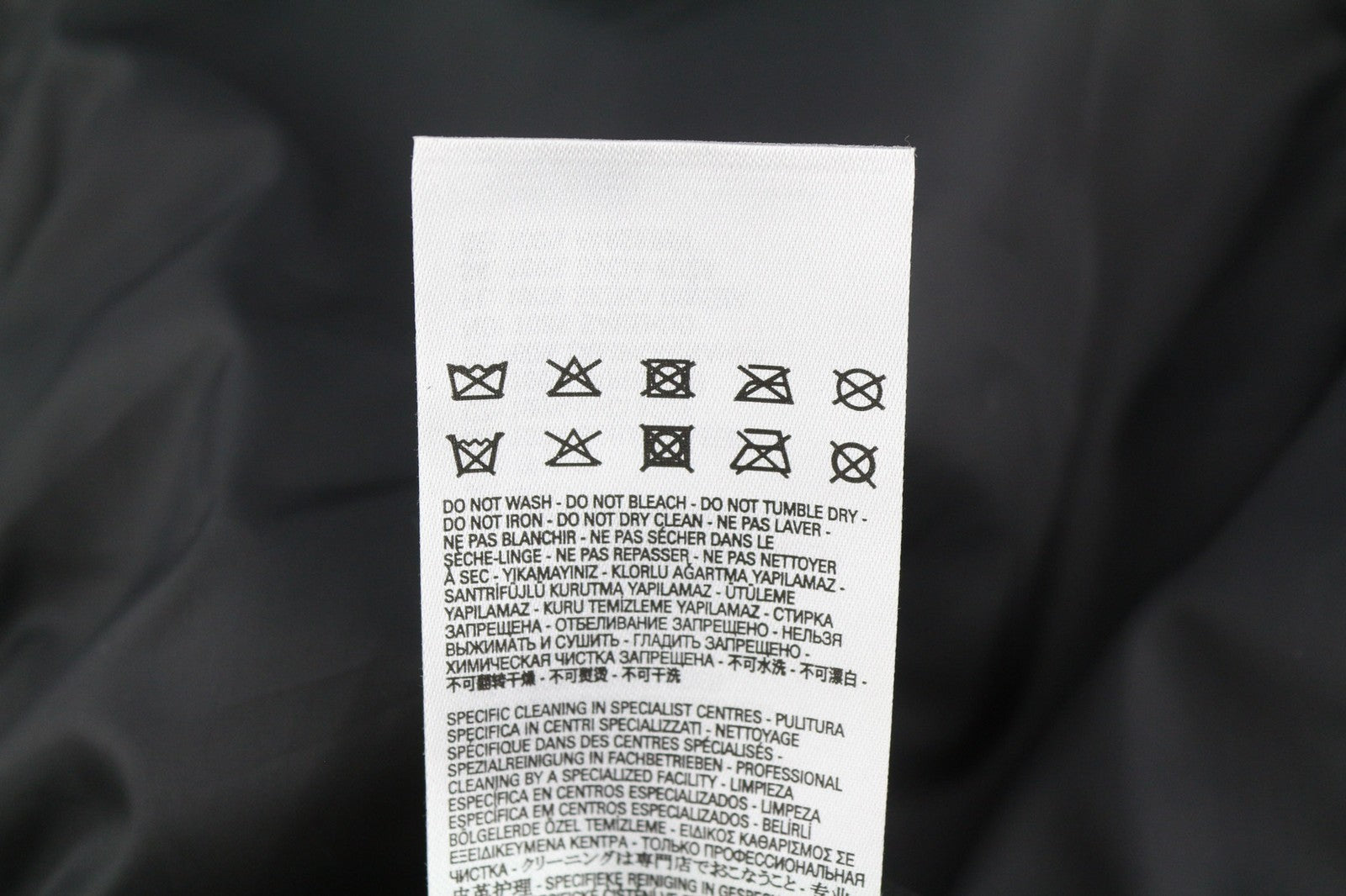 DIESEL L-Case-Ka vyriška striukė M, juoda, avikailio, odinė juostinė apykaklė, rekomenduojama kaina – 450 € 