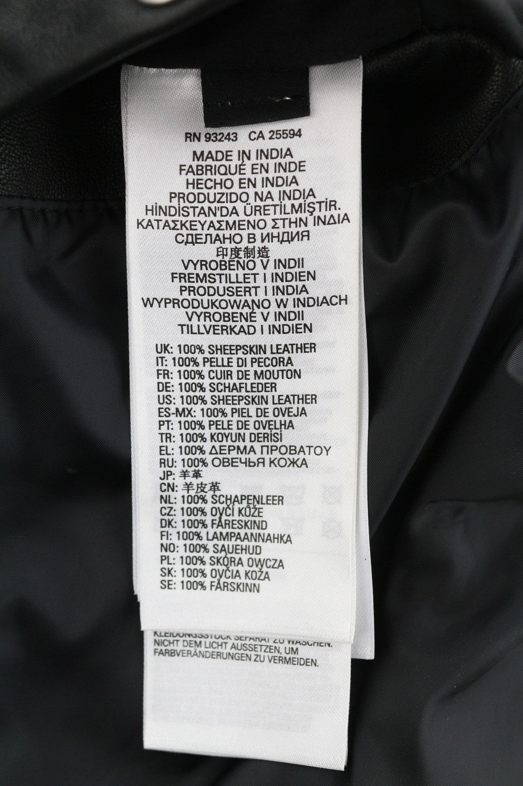 DIESEL L-Case-Ka vyriška striukė M, juoda, avikailio, odinė juostinė apykaklė, rekomenduojama kaina – 450 € 