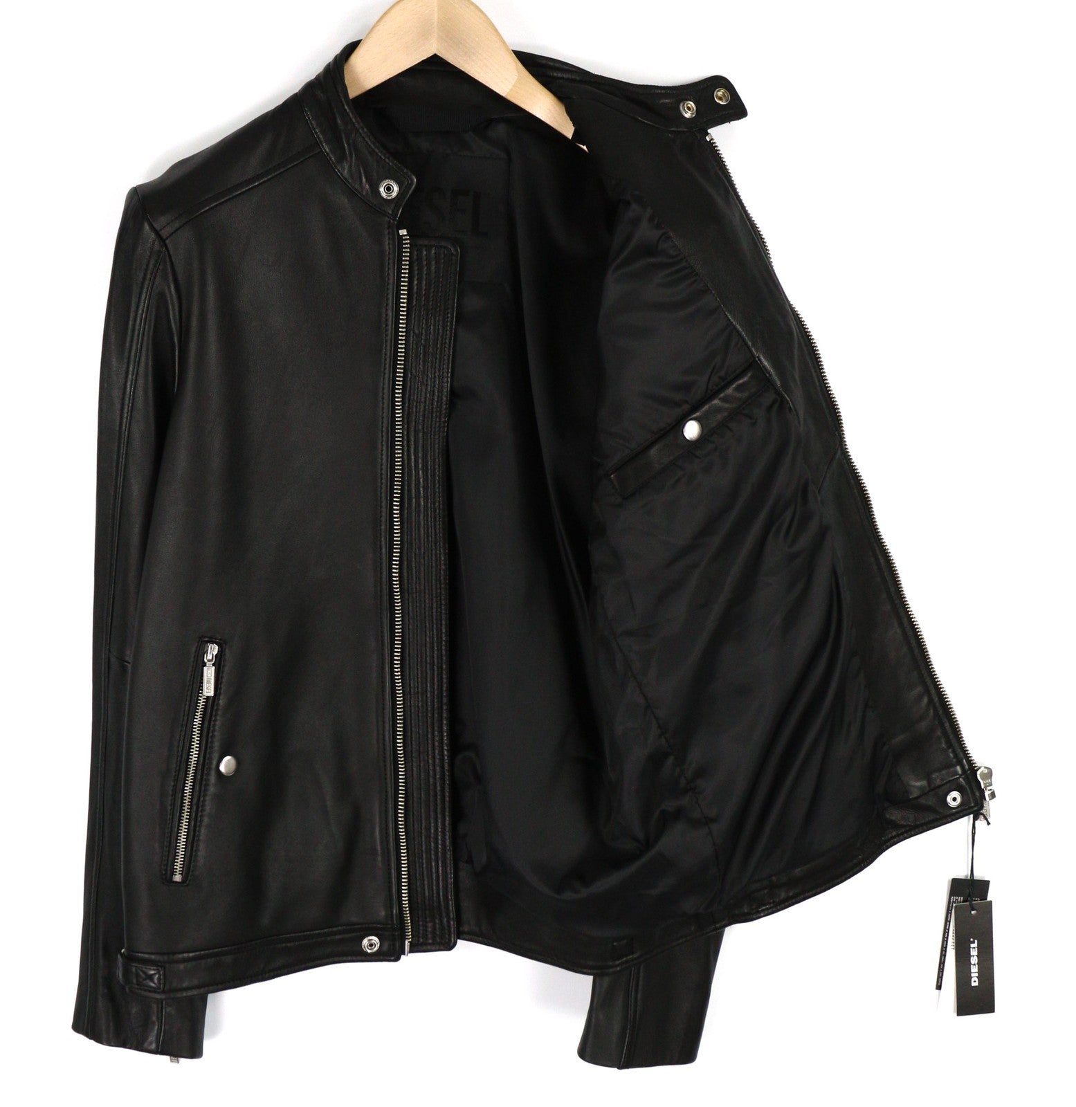 DIESEL L-Case-Ka vyriška striukė M, juoda, avikailio, odinė juostinė apykaklė, rekomenduojama kaina – 450 € 