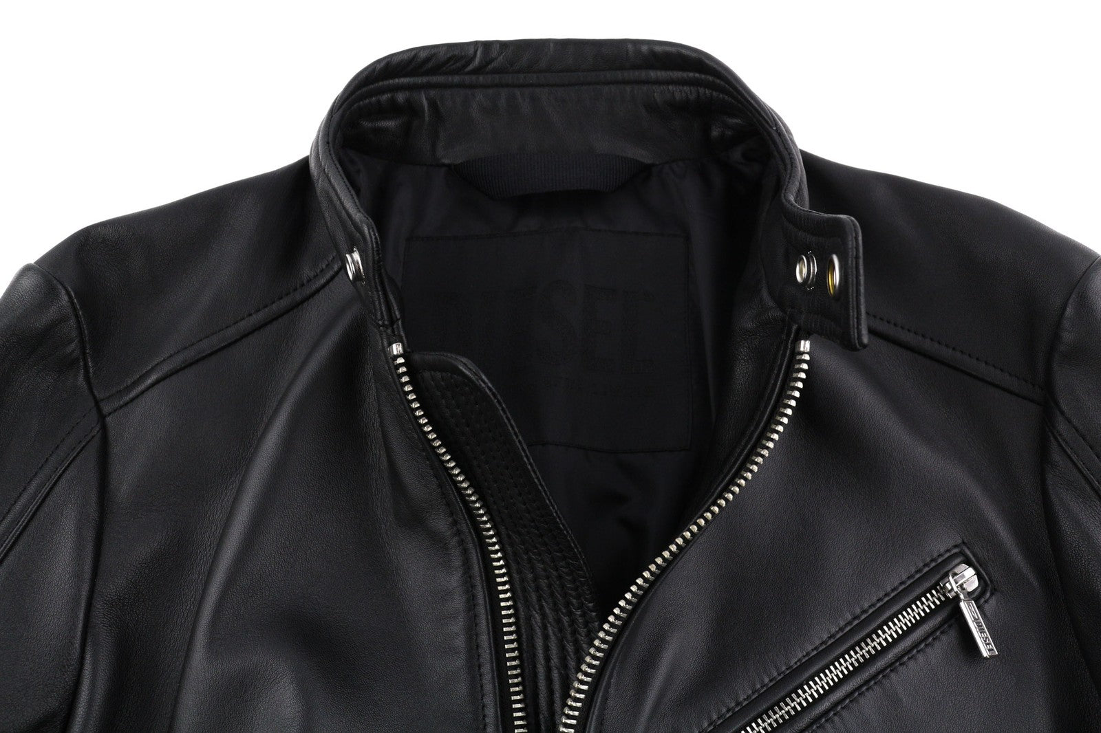 DIESEL L-Case-Ka vyriška striukė M, juoda, avikailio, odinė juostinė apykaklė, rekomenduojama kaina – 450 € 