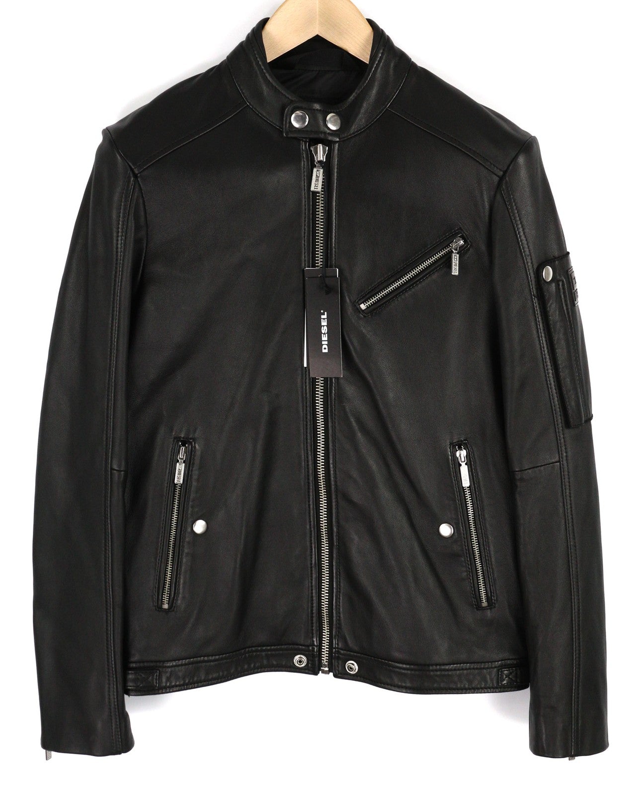 DIESEL L-Case-Ka vyriška striukė S, juoda, avikailio, odinė juostinė apykaklė, rekomenduojama kaina – 450 € 