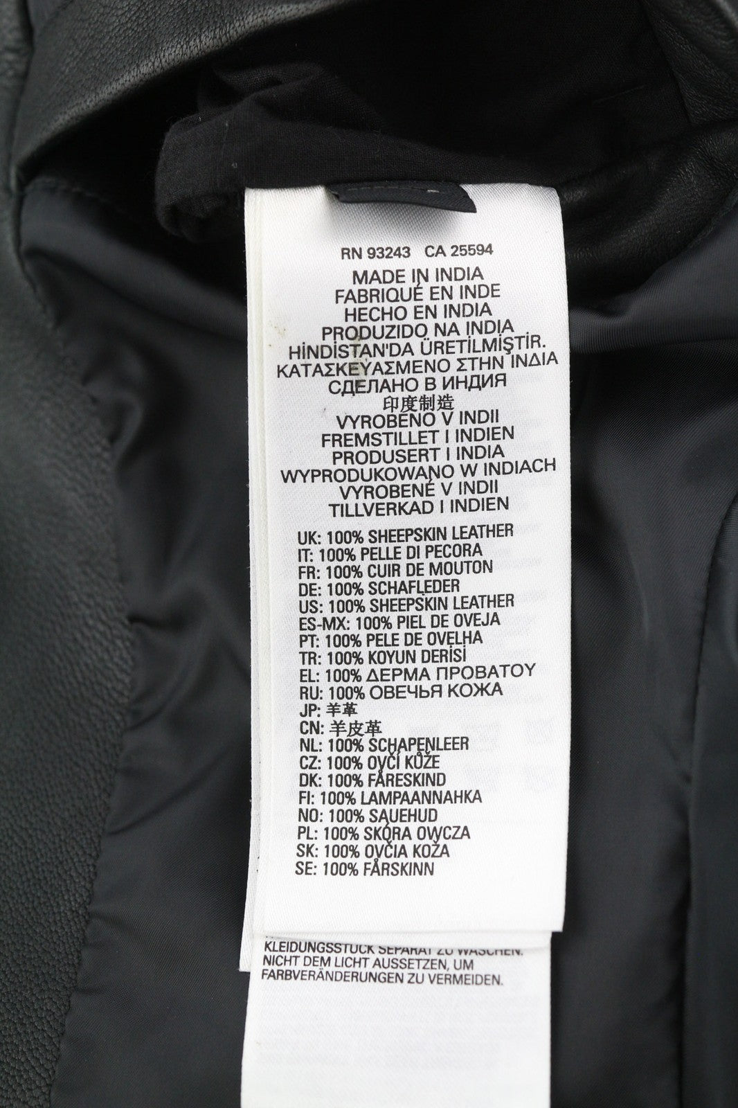 DIESEL L-Case-Ka vyriška striukė S, juoda, avikailio, odinė juostinė apykaklė, rekomenduojama kaina – 450 € 