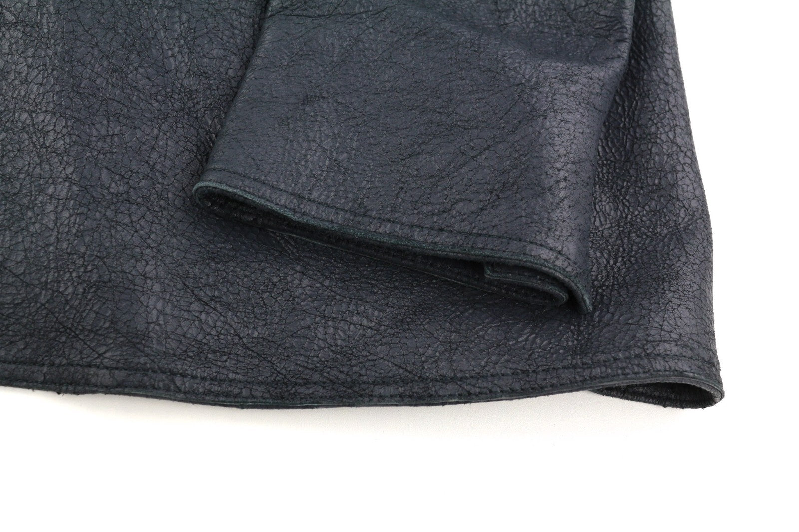 DIESEL L-Coat-CRK L dydžio ėriuko odos odinis švarkas su įpjova atvarte ir sagomis, rekomenduojama kaina – 1195 € 