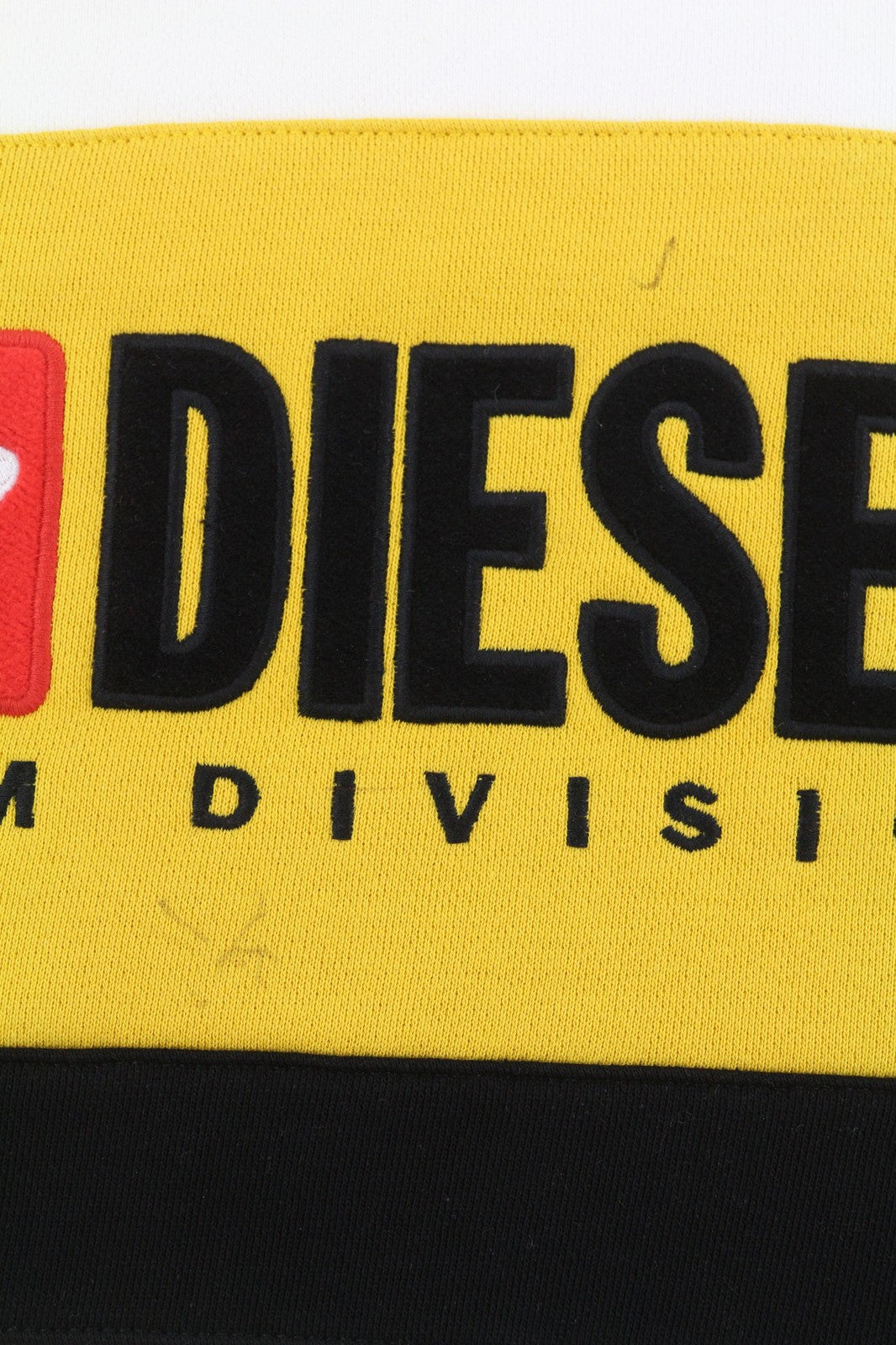 DIESEL S-Saint-Division vyriškas džemperis M su puse užtrauktuko apykakle, rekomenduojama kaina – 225 € 