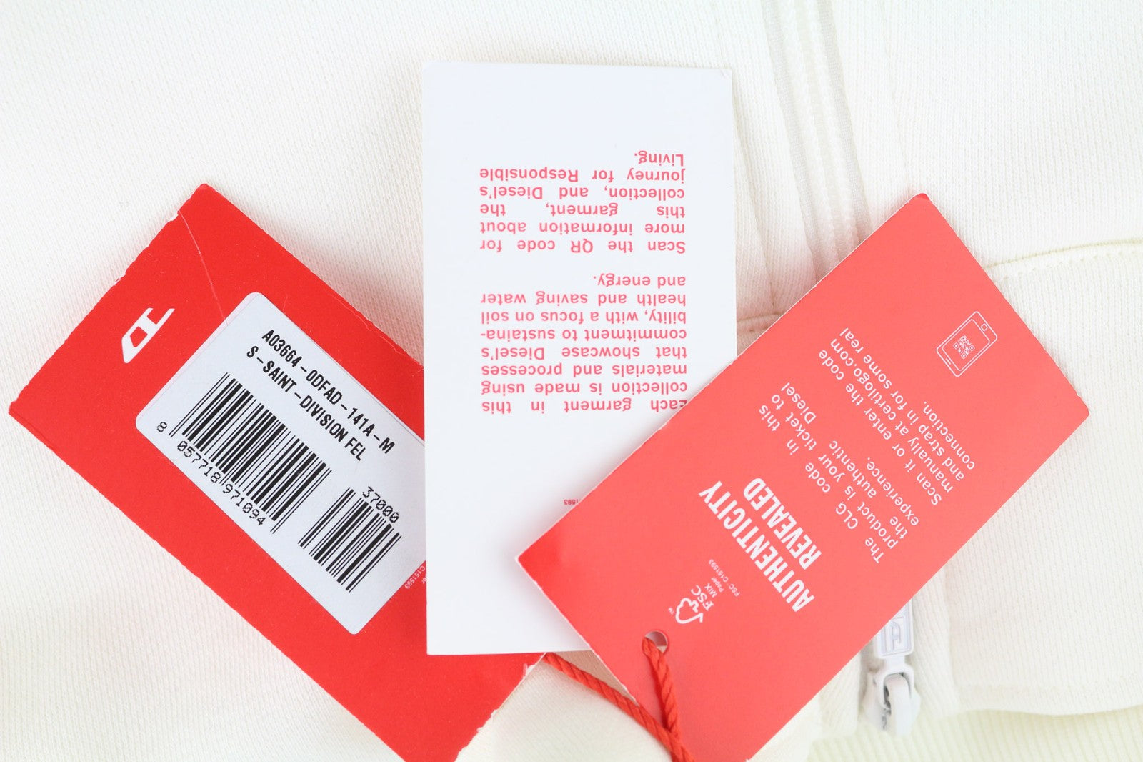 DIESEL S-Saint-Division vyriškas džemperis M su puse užtrauktuko apykakle, rekomenduojama kaina – 225 € 