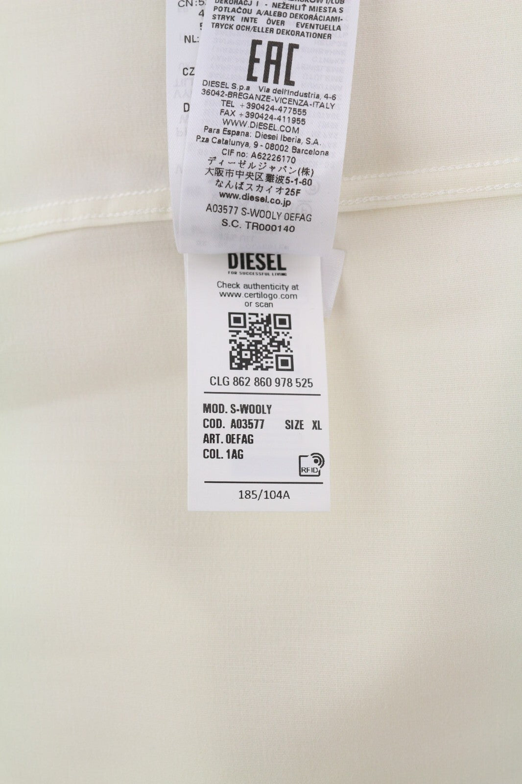 DIESEL S-Wooly vyriški marškinėliai, XL dydžio, vilnoniai marškinėliai su sagomis užsegamomis kišenėmis, su įpjovomis, šviesiai rudi. Rekomenduojama kaina – 195 €. 