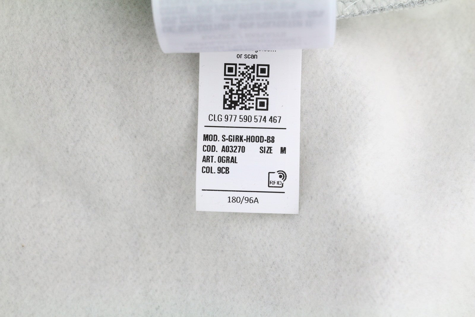 DIESEL S-Girk-Hood-B8 vyriškas džemperis su gobtuvu M pilkos spalvos melanžo spalvos su kengūros gobtuvu, rekomenduojama kaina – 130 € 