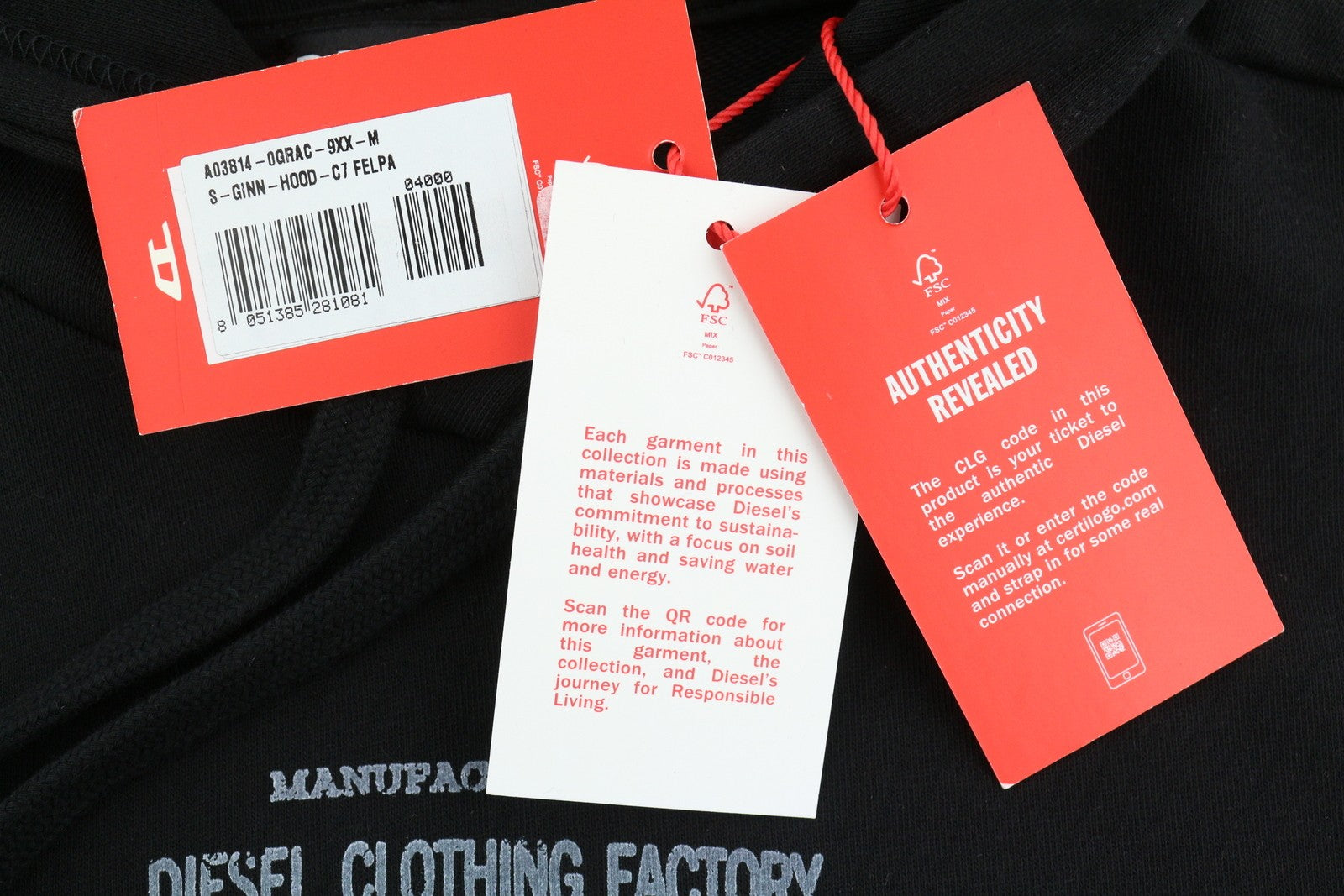 DIESEL S-Ginn-Hood-C7 vyriškas džemperis su gobtuvu M, juodas, su kengūros kišene, rekomenduojama kaina – 150 € 