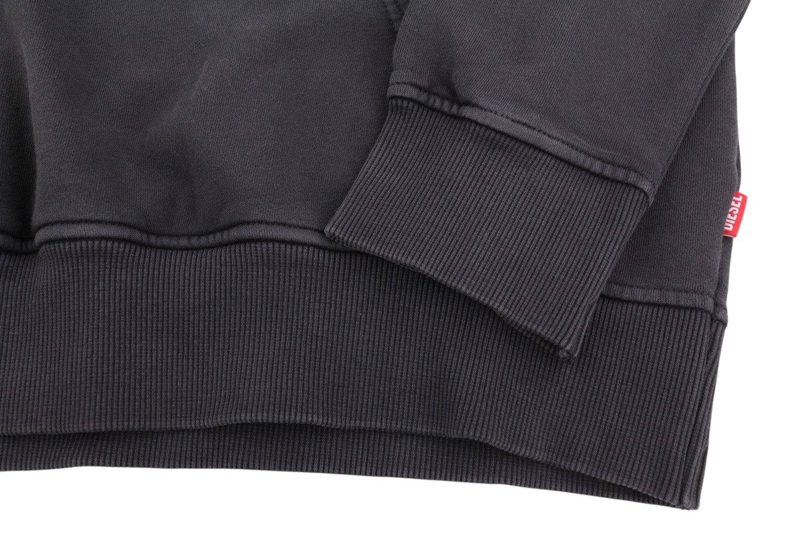 DIESEL S-Ginn-Hood-E2 vyriškas džemperis su gobtuvu M, skalbtos juodos spalvos, kengūros spalvos, rekomenduojama kaina – 195 € 