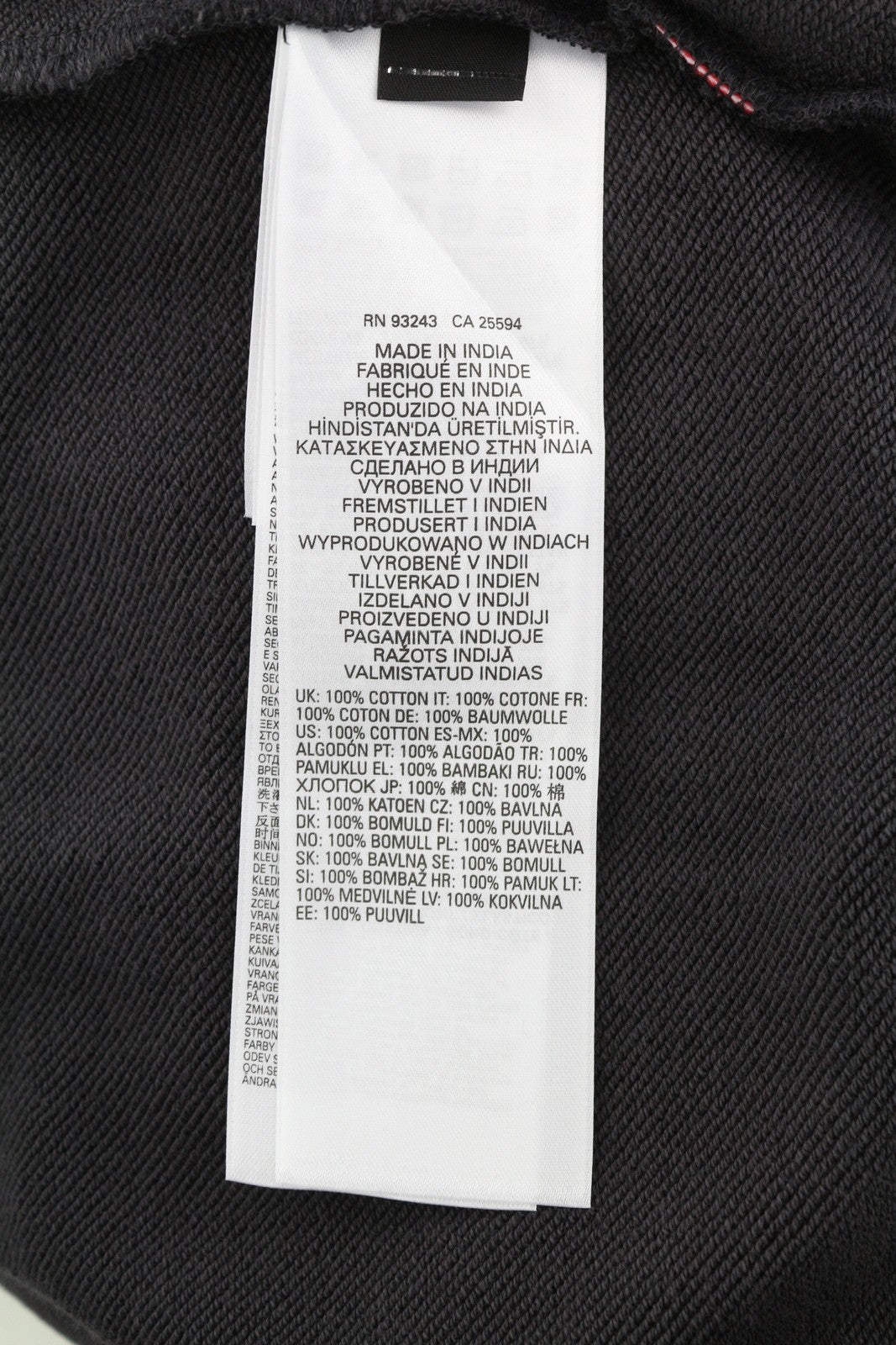 DIESEL S-Ginn-Hood-E2 vyriškas džemperis su gobtuvu M, skalbtos juodos spalvos, kengūros spalvos, rekomenduojama kaina – 195 € 