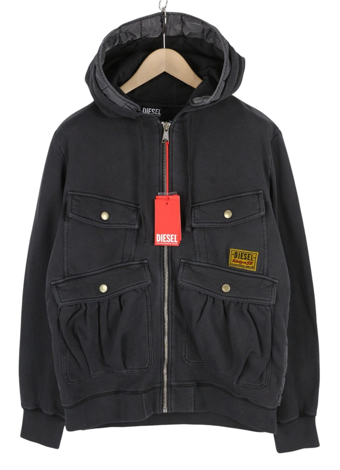 DIESEL J-Stol vyriška striukė L su skalbta juoda spalva, pilnai užtrauktuku, rekomenduojama kaina – 275 € (paminkštinta bomber striukė). 