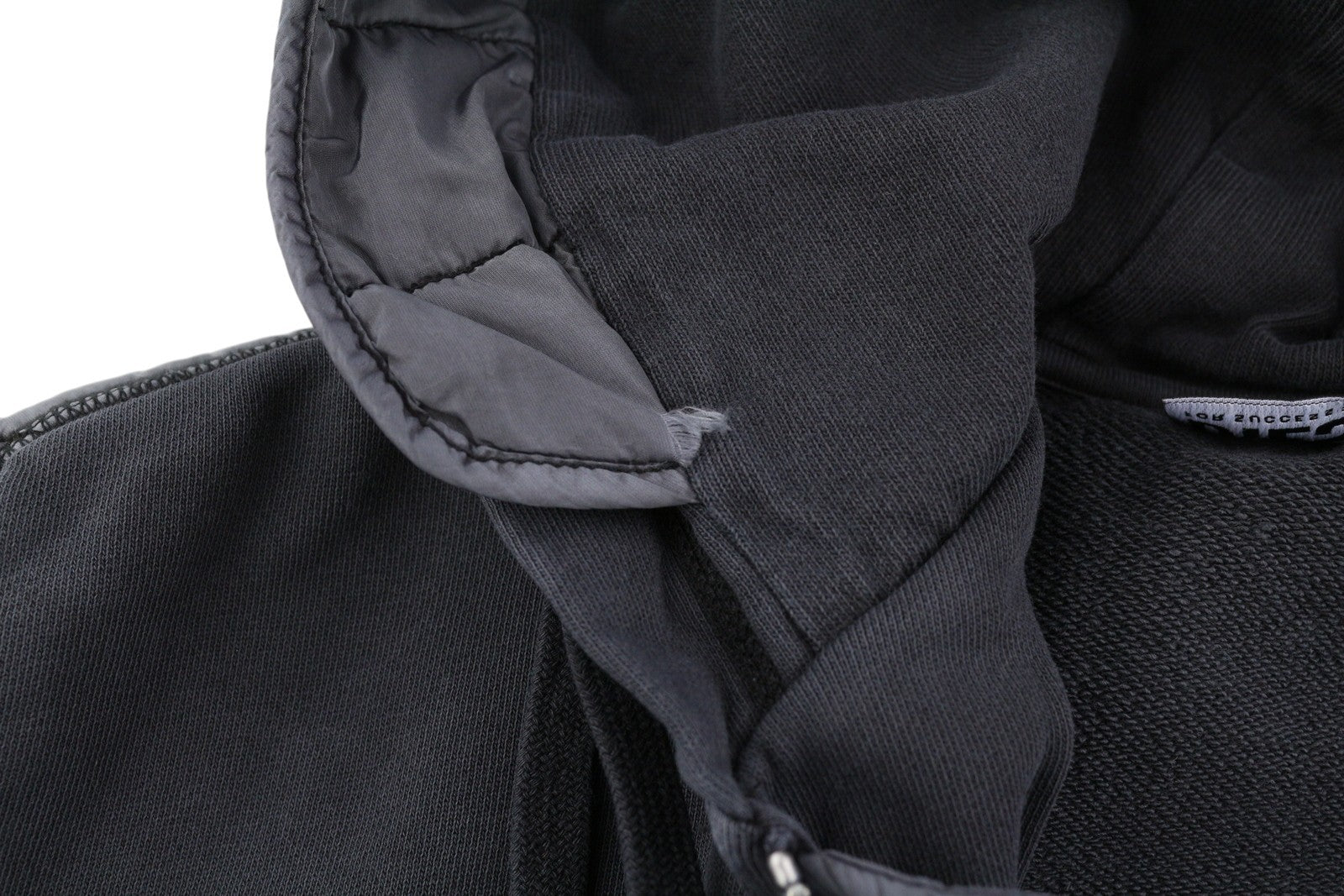 DIESEL J-Stol vyriška striukė L su skalbta juoda spalva, pilnai užtrauktuku, rekomenduojama kaina – 275 € (paminkštinta bomber striukė). 