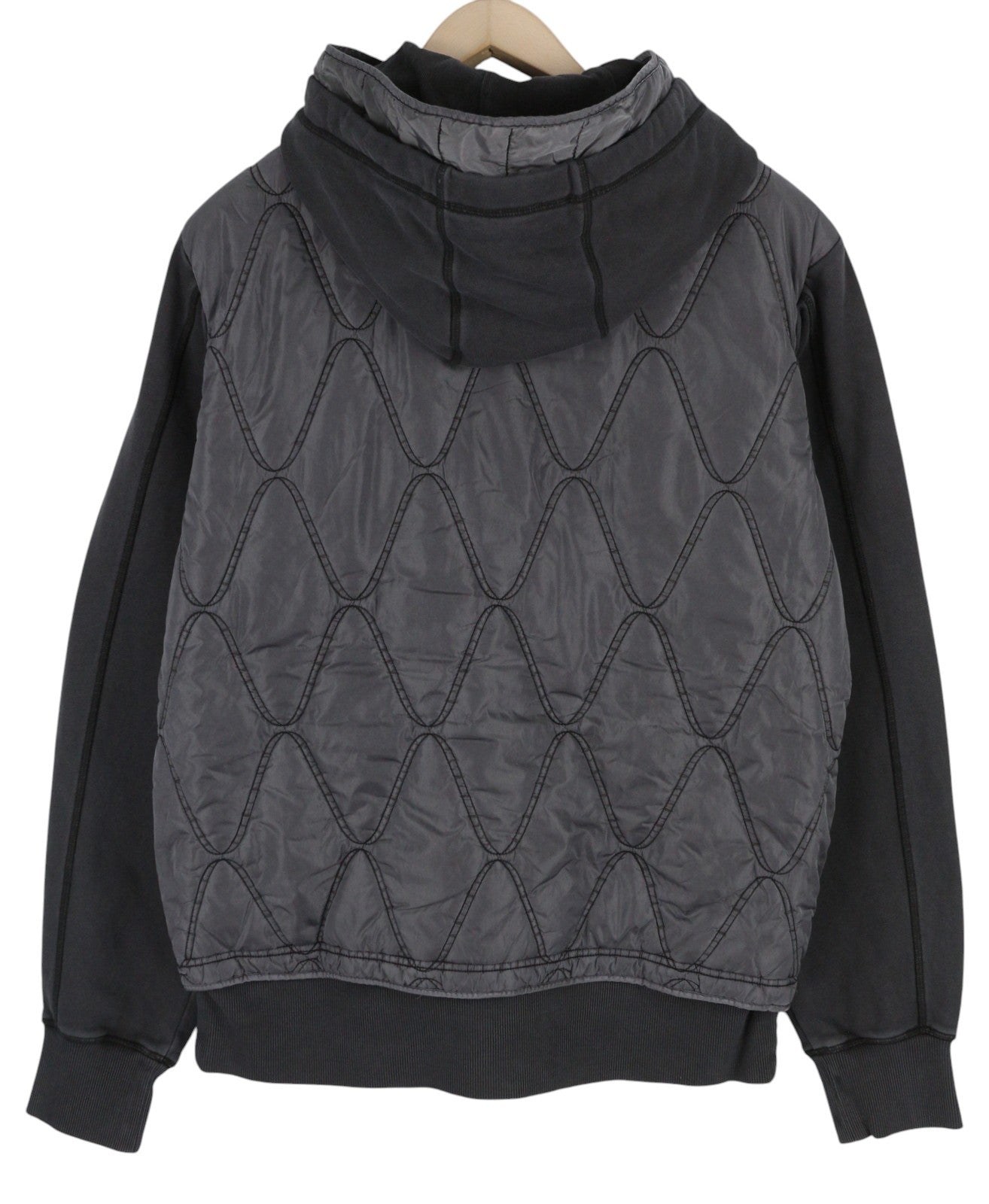 DIESEL J-Stol vyriška striukė L su skalbta juoda spalva, pilnai užtrauktuku, rekomenduojama kaina – 275 € (paminkštinta bomber striukė). 