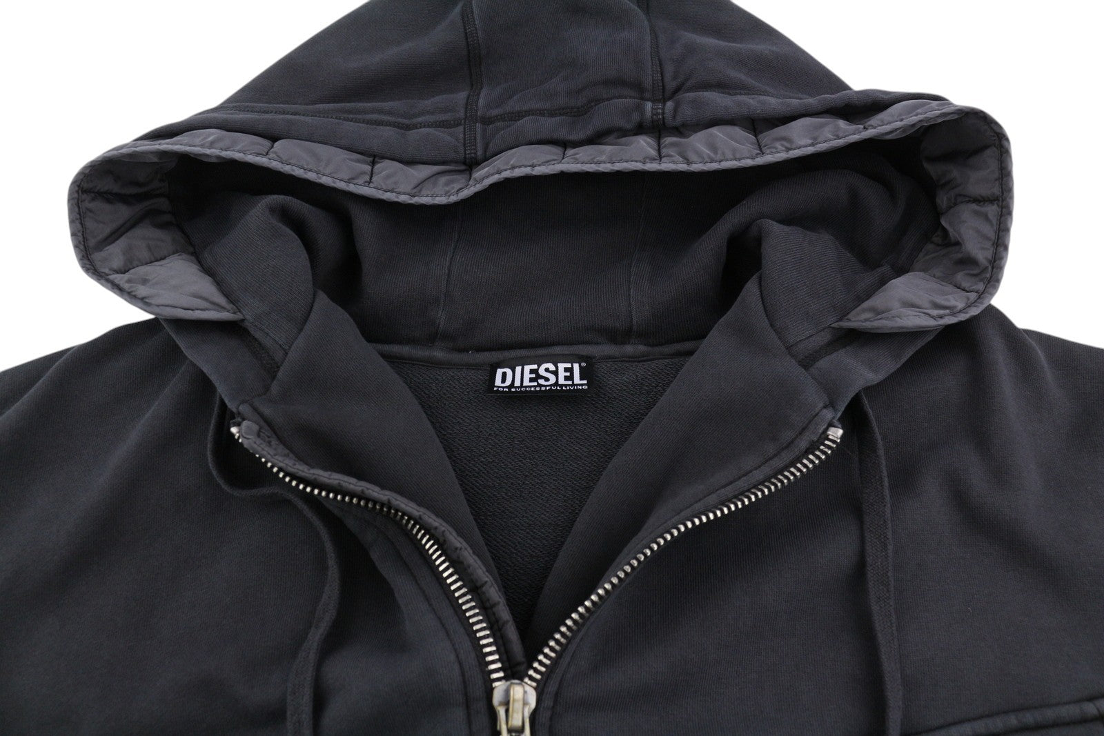 DIESEL J-Stol vyriška striukė, 2XL, skalbta juoda, su užtrauktuku ir kišenėmis, rekomenduojama kaina – 275 € 