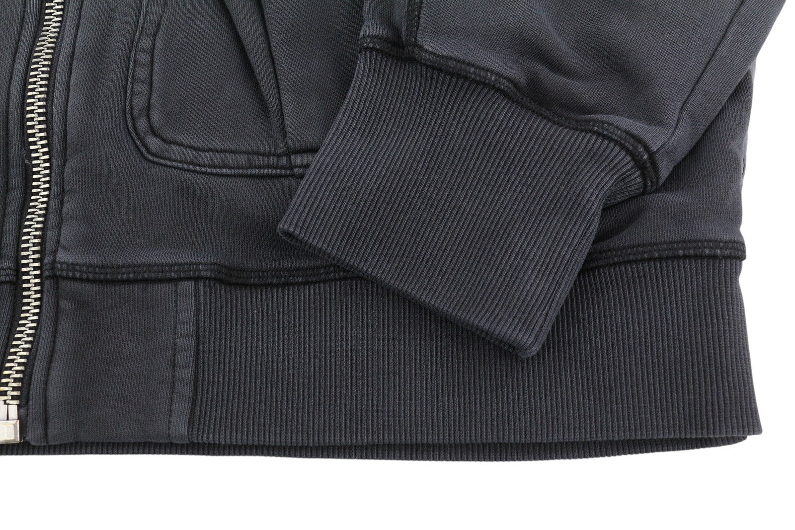 DIESEL J-Stol vyriška striukė, 2XL, skalbta juoda, su užtrauktuku ir kišenėmis, rekomenduojama kaina – 275 € 