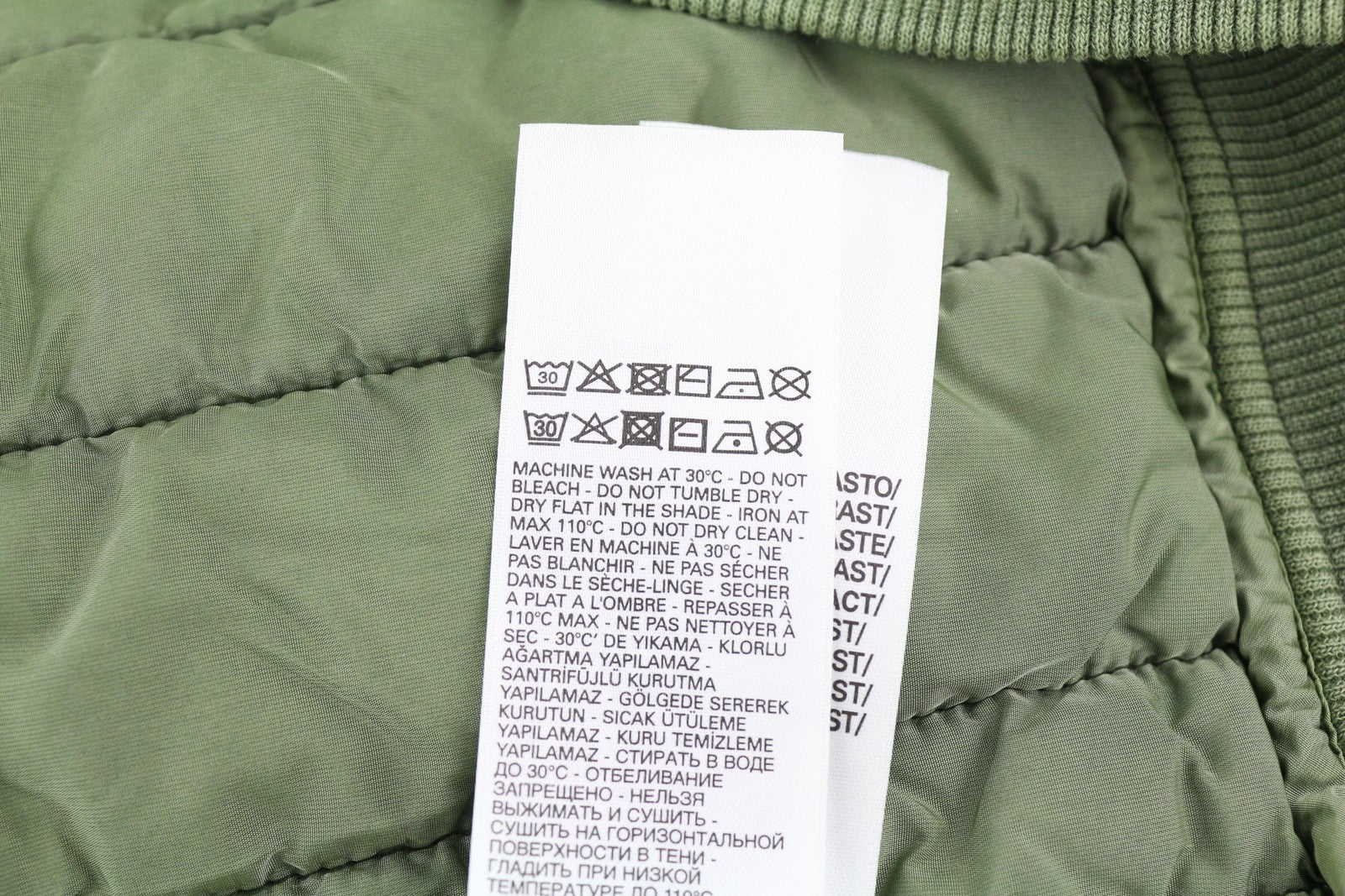 DIESEL S-Holty vyriškas L dydžio chaki spalvos megztinis su apvalia kaklo dalimi, paminkštinta, dygsniuota... RMK 225 € 