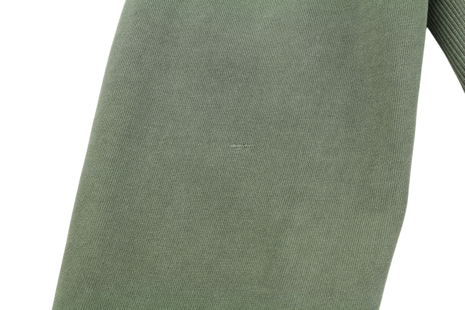 DIESEL S-Holty vyriškas L dydžio chaki spalvos megztinis su apvalia kaklo dalimi, paminkštinta, dygsniuota... RMK 225 € 