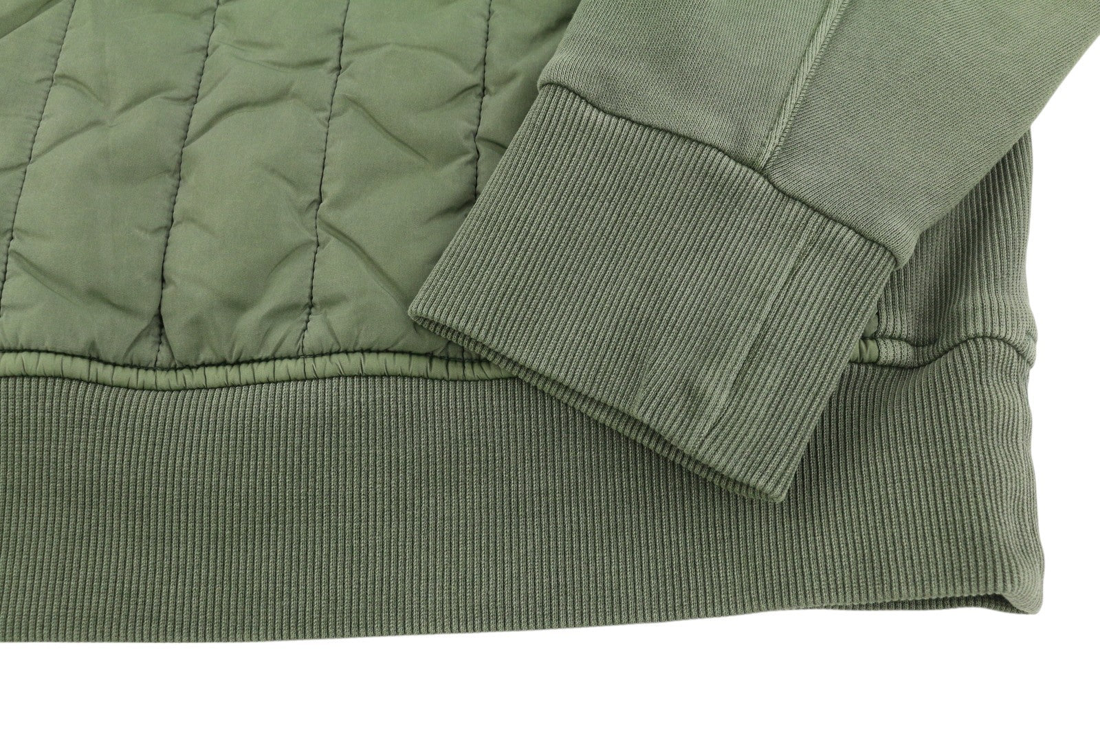 DIESEL S-Holty vyriškas L dydžio chaki spalvos megztinis su apvalia kaklo dalimi, paminkštinta, dygsniuota... RMK 225 € 