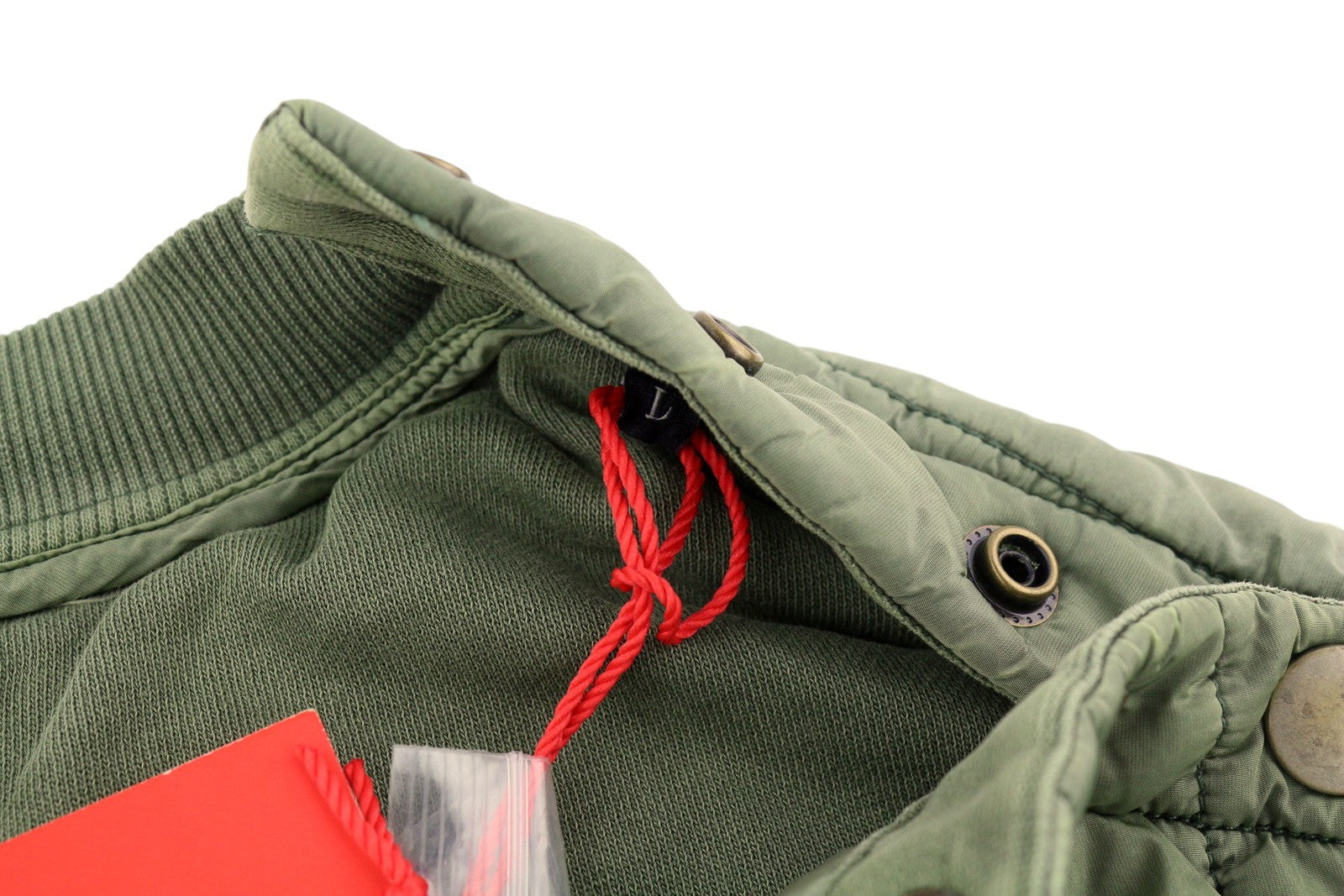 DIESEL S-Holty vyriškas L dydžio chaki spalvos megztinis su apvalia kaklo dalimi, paminkštinta, dygsniuota... RMK 225 € 