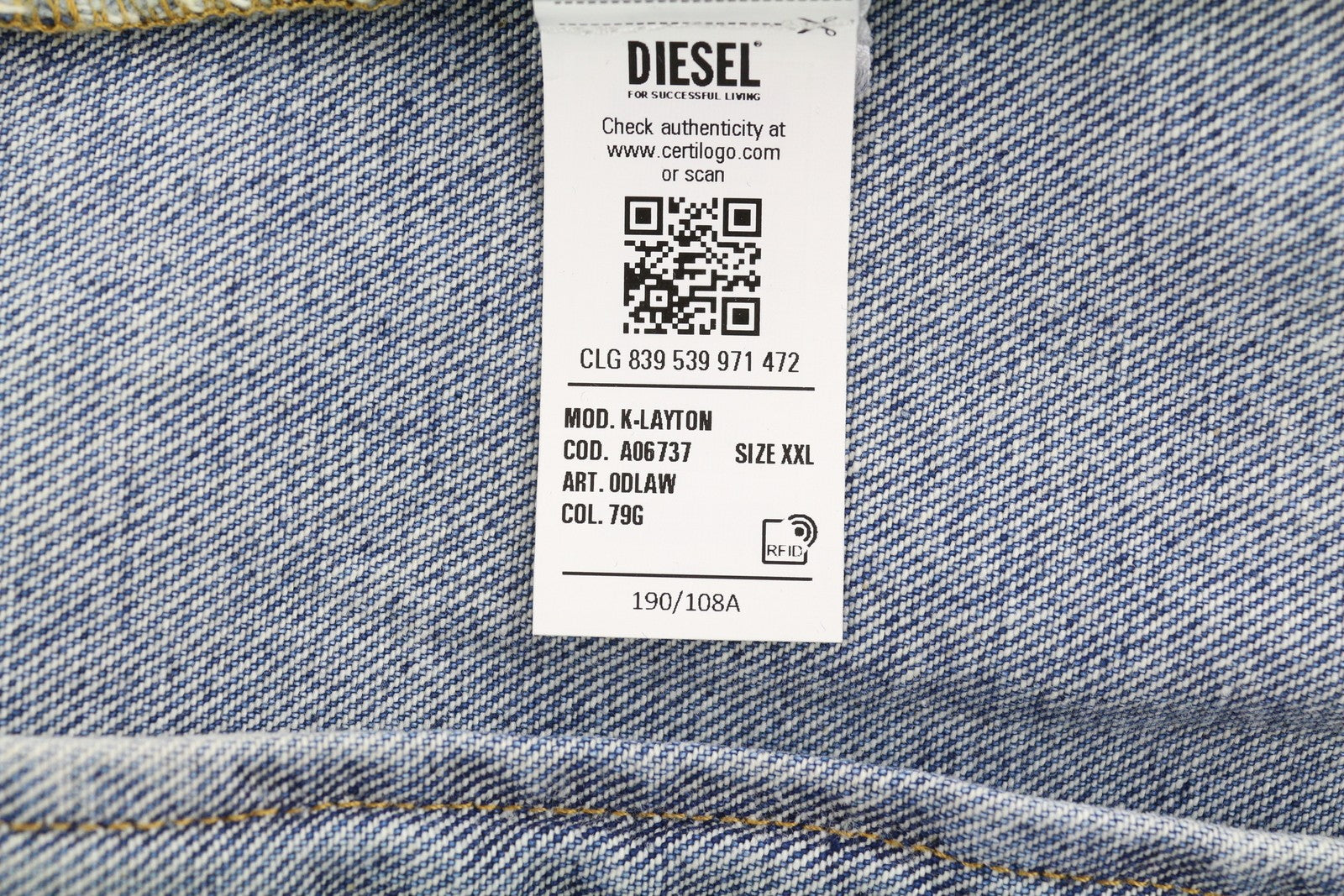 DIESEL K-Layton vyriška striukė, 2XL dydžio, dengta sunkvežimio tipo striuke su sagomis, rekomenduojama kaina – 450 € 