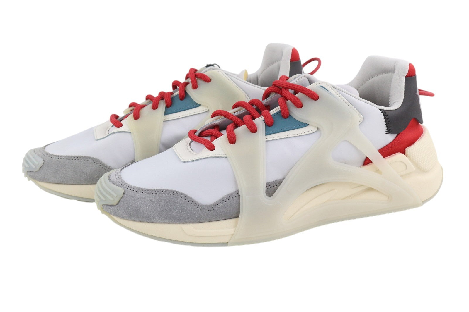 DIESEL S-Serendipity Mask vyriški sportbačiai, 45 dydžio, šviesios odos, migdolų spalvos, su gobtuvu. Rekomenduojama kaina – 150 €. 