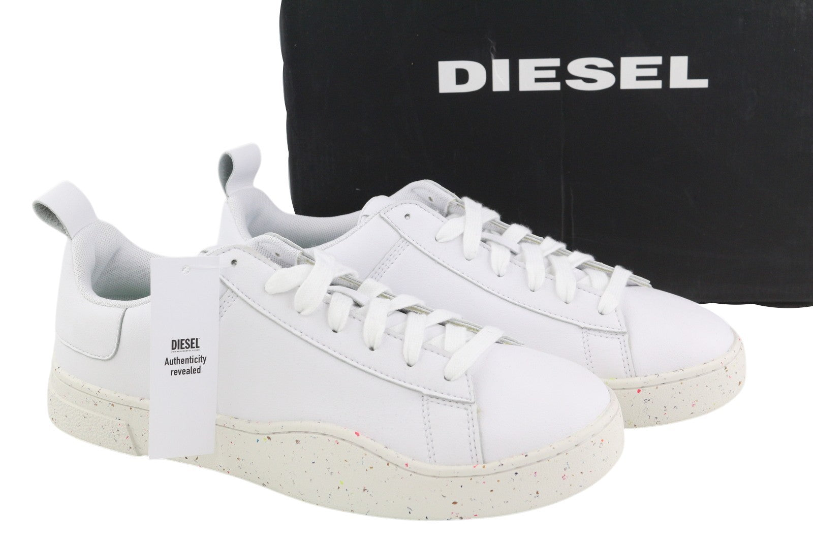 DIESEL S-Clever žemi nėrinių vyriški sportbačiai, 45 €, baltos odos, migdolų nosis, rekomenduojama kaina – 140 € 