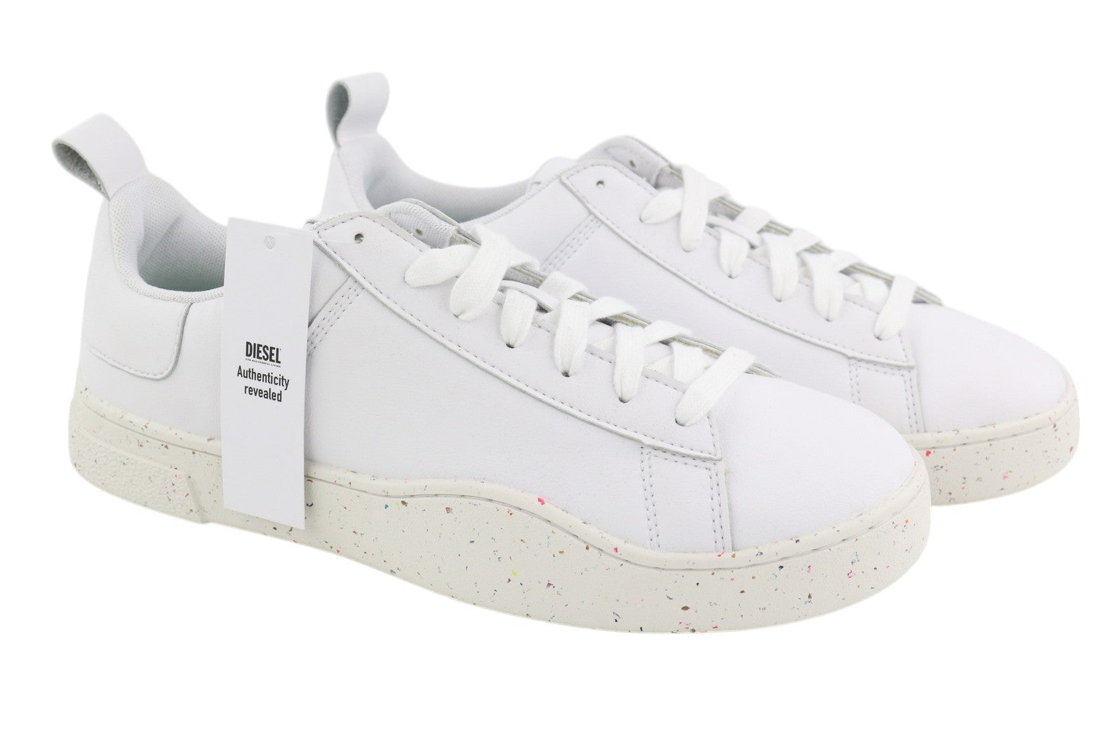 DIESEL S-Clever žemi nėrinių vyriški sportbačiai, 45 €, baltos odos, migdolų nosis, rekomenduojama kaina – 140 € 