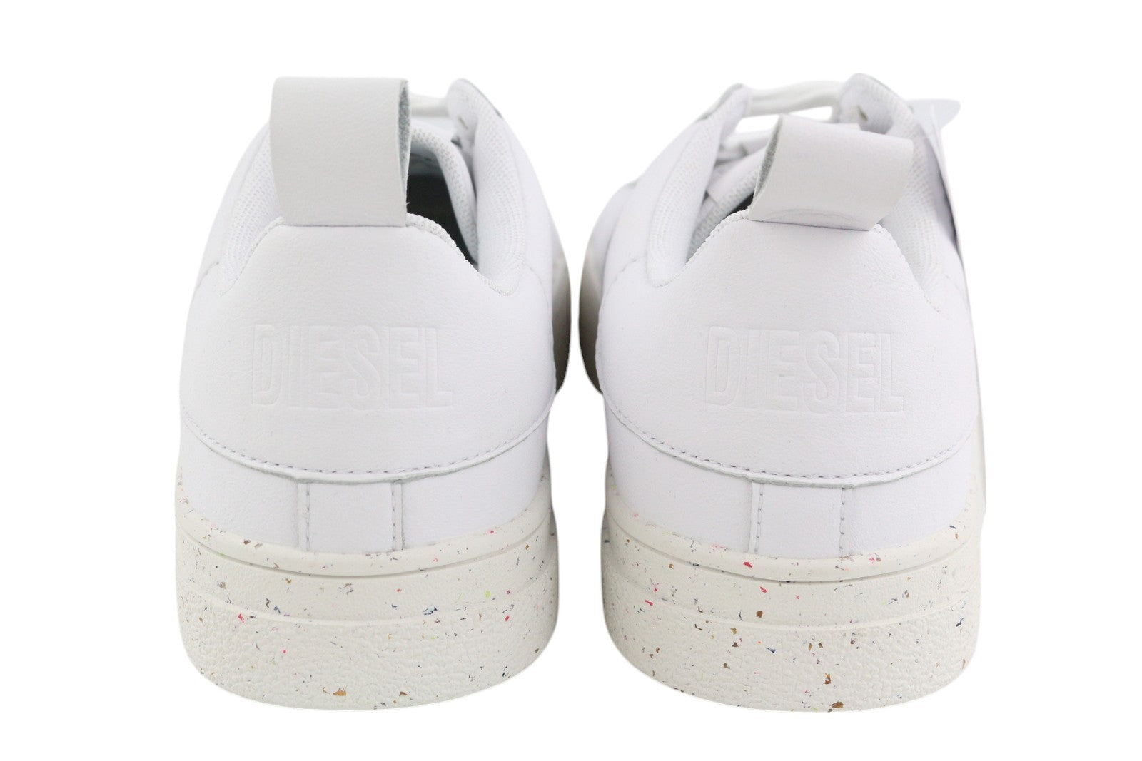 DIESEL S-Clever žemi nėrinių vyriški sportbačiai, 45 €, baltos odos, migdolų nosis, rekomenduojama kaina – 140 € 