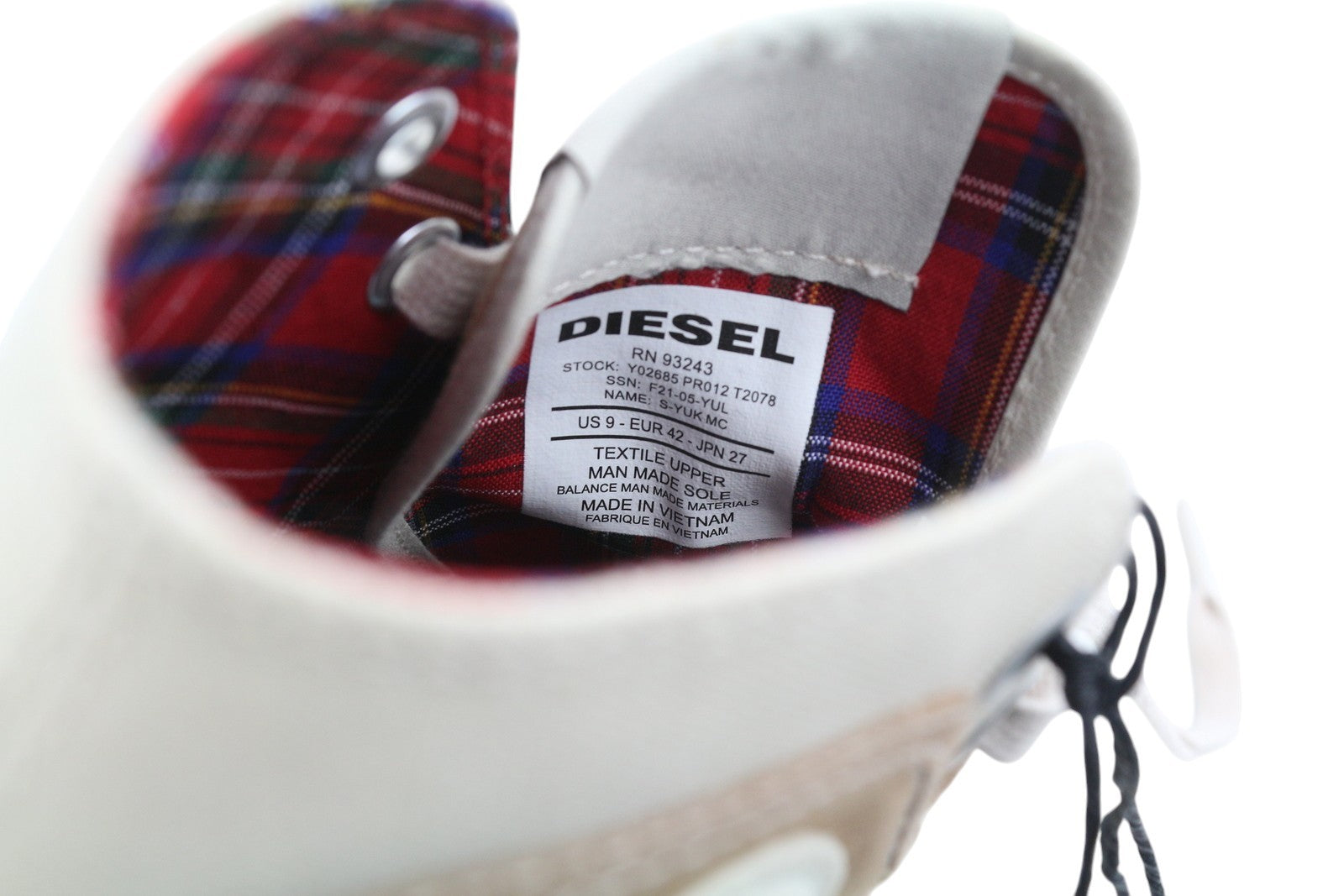 DIESEL S-Yuk Mc vyriški sportbačiai, 42 dydžio, rudi, iki kulkšnies, su raišteliais ir migdolų nosele. RMK 140 €. 