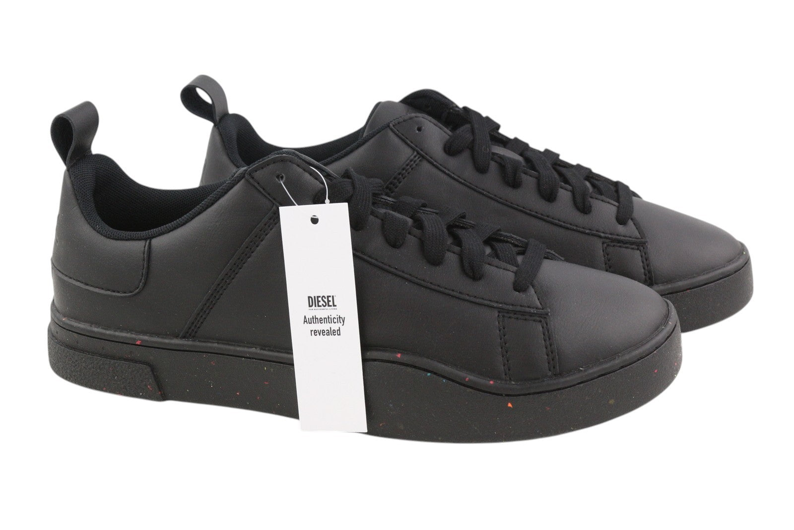 DIESEL S-Clever žemakulniai vyriški sportbačiai su juodos odos migdolų nosimi, 45 € (rekomenduojama kaina) 