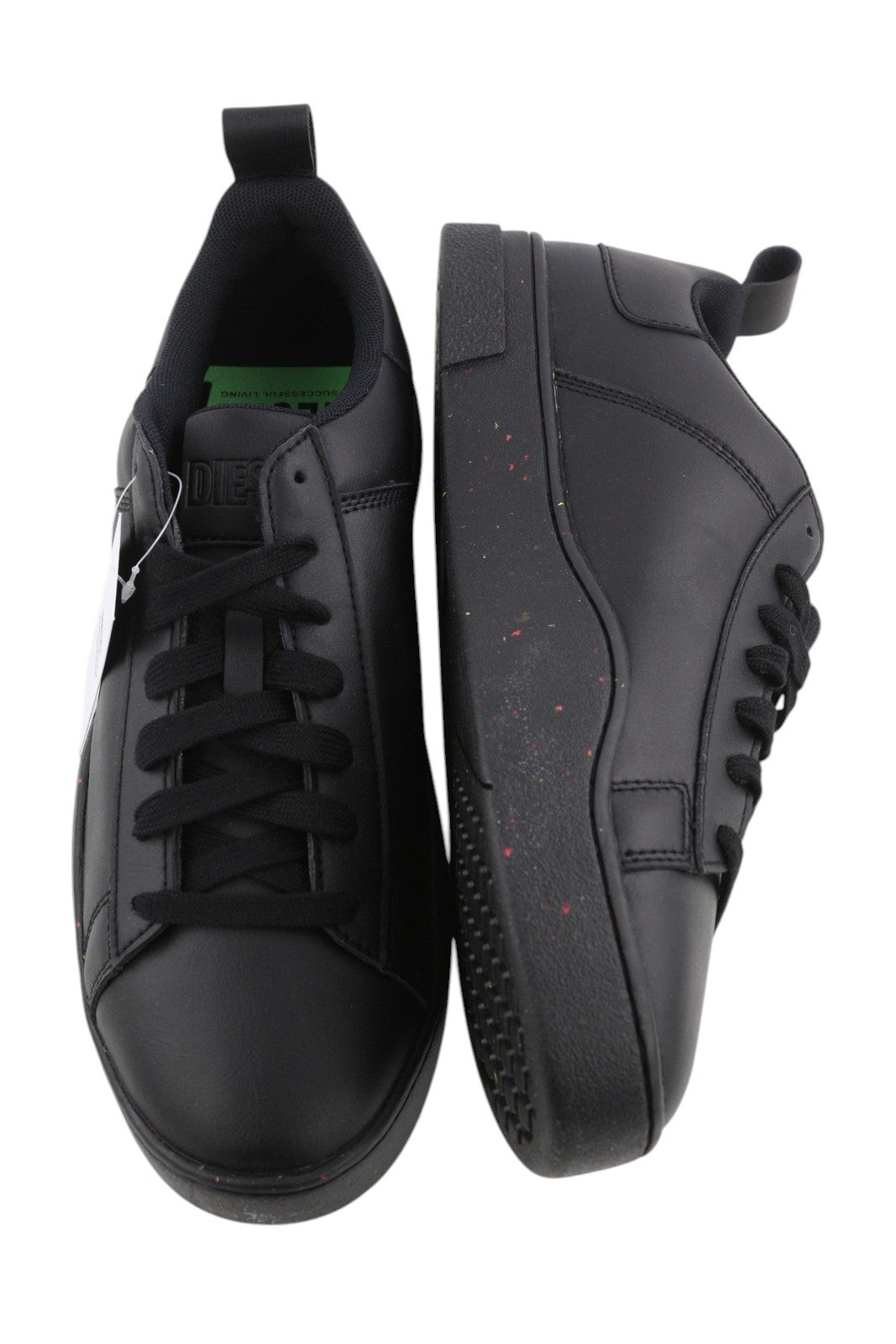 DIESEL S-Clever žemakulniai vyriški sportbačiai su juodos odos migdolų nosimi, 45 € (rekomenduojama kaina) 