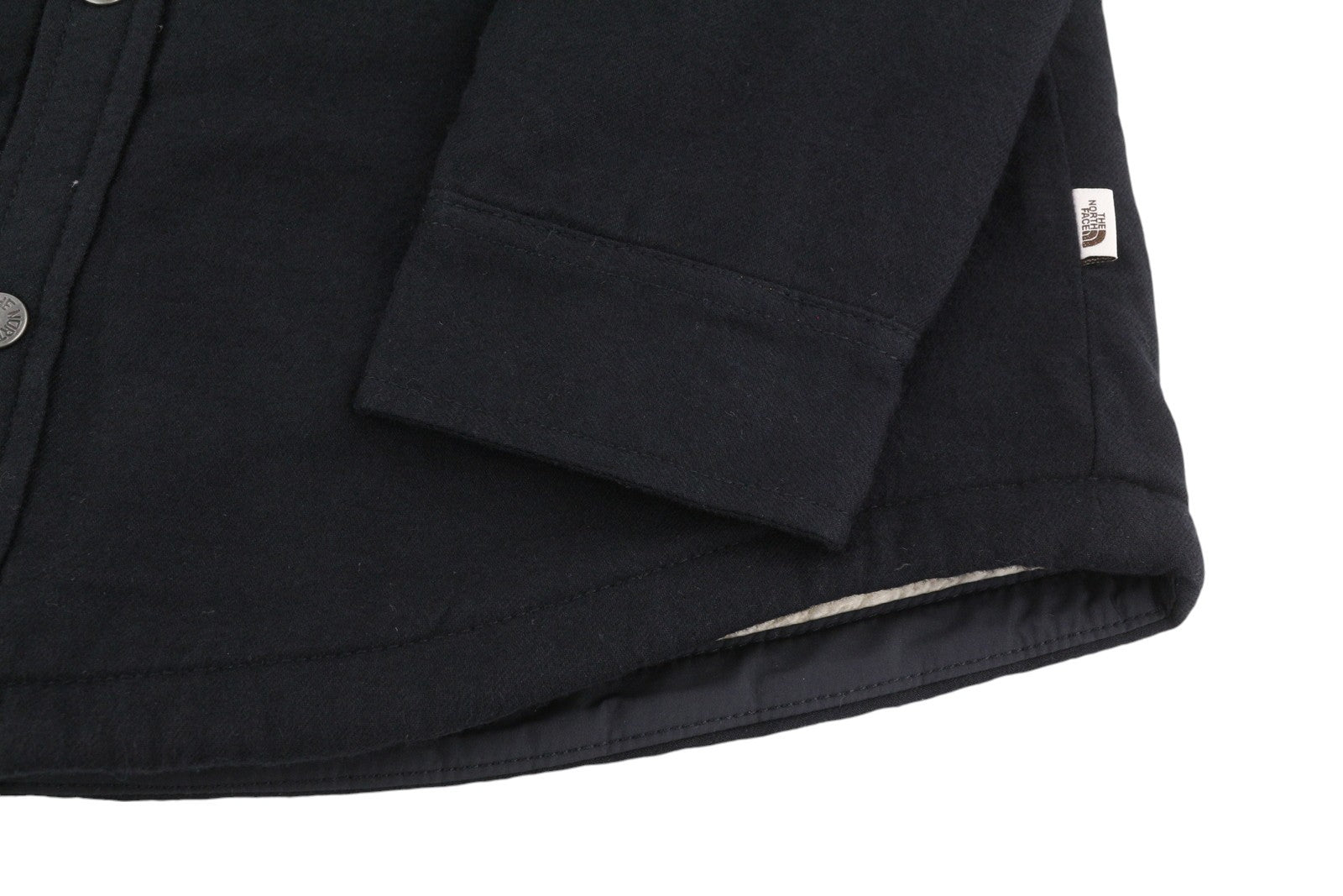 THE NORTH FACE „Campshire“ vyriška striukė, juoda, su vilnos pamušalu ir spaudėmis. 