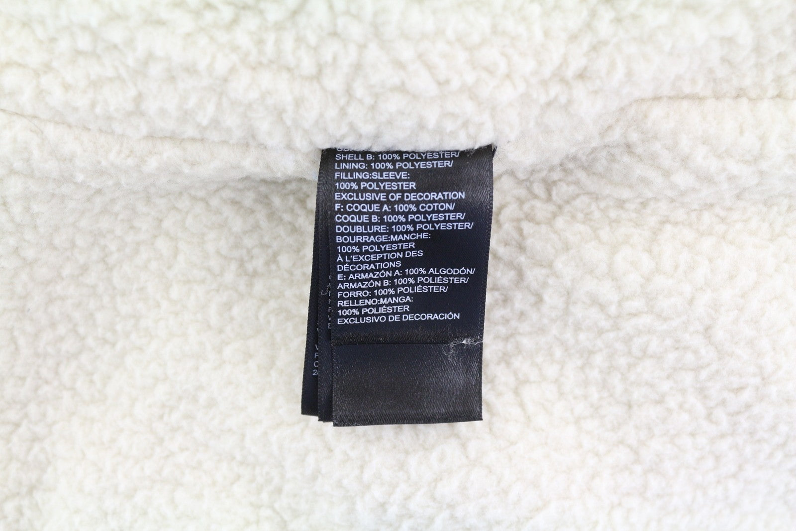 THE NORTH FACE „Campshire“ vyriška striukė, juoda, su vilnos pamušalu ir spaudėmis. 