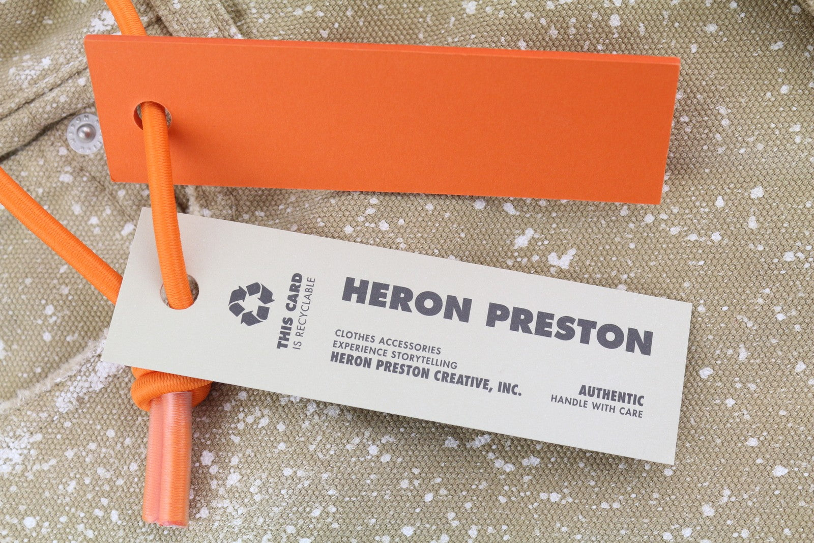 HERON PRESTON vyriški šortai M, džinsinio smėlio spalvos, dažyti sagomis, laisvalaikio stiliaus. 