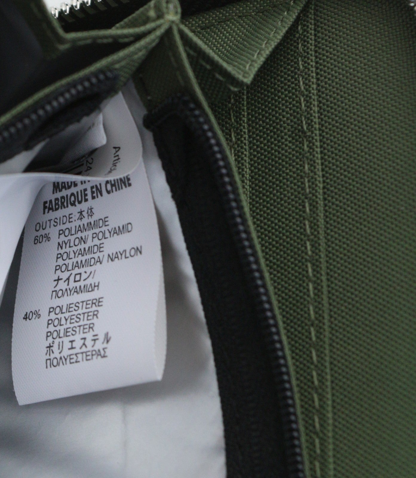 DIESEL 24" vyriška piniginė su užtrauktuku, juodos spalvos, odinė, unisex, su tamsiu logotipu. 