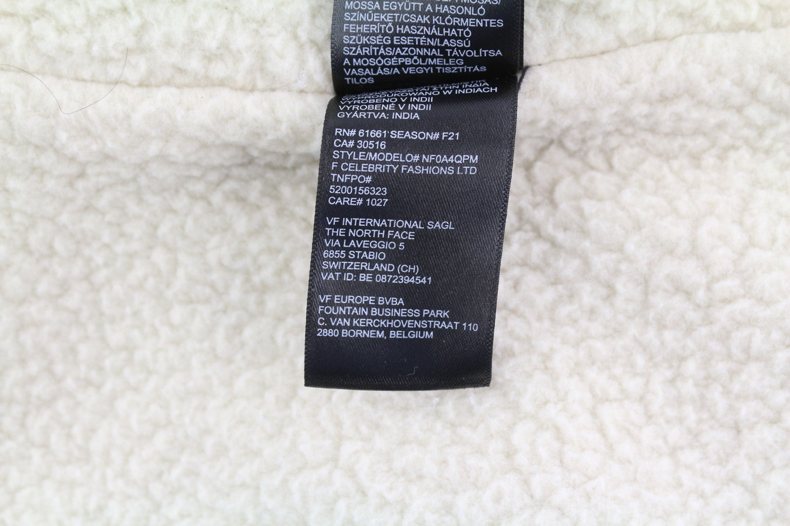 THE NORTH FACE „Campshire“ vyriška striukė su fliso pamušalu ir užsegimu. S dydis, juoda. 