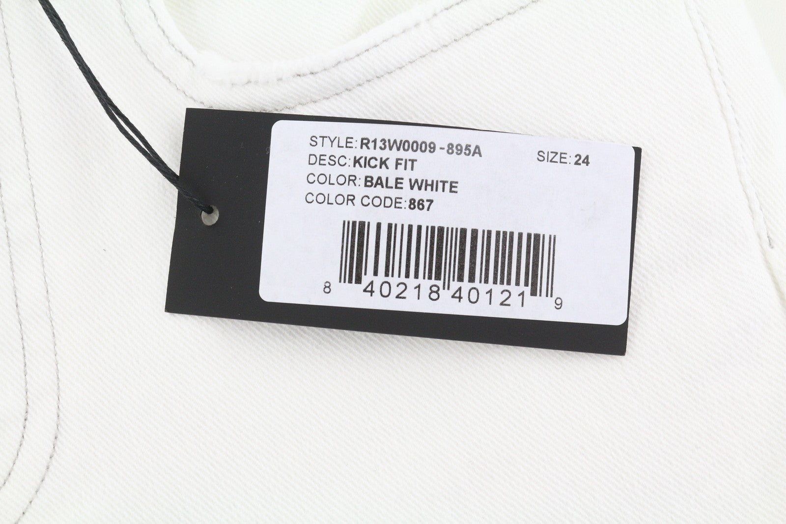 R13 Kick moteriški džinsai, 24 colių, laisvo kirpimo, su užtrauktuku, laisvalaikio, iki kulkšnies, balti, rekomenduojama kaina – 526 € 