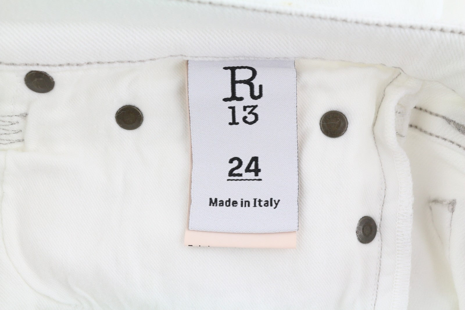 R13 Kick moteriški džinsai, 24 colių, laisvo kirpimo, su užtrauktuku, laisvalaikio, iki kulkšnies, balti, rekomenduojama kaina – 526 € 