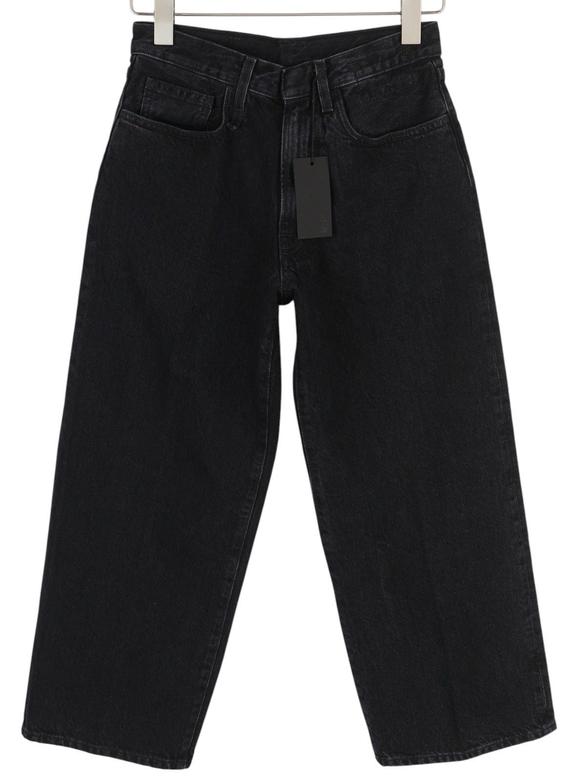 R13 „Ankled D'Arcy“ moteriški džinsai, 23 cm pločio, trumpi, iki kulkšnių, onikso juodumo, rekomenduojama kaina – 695 € 