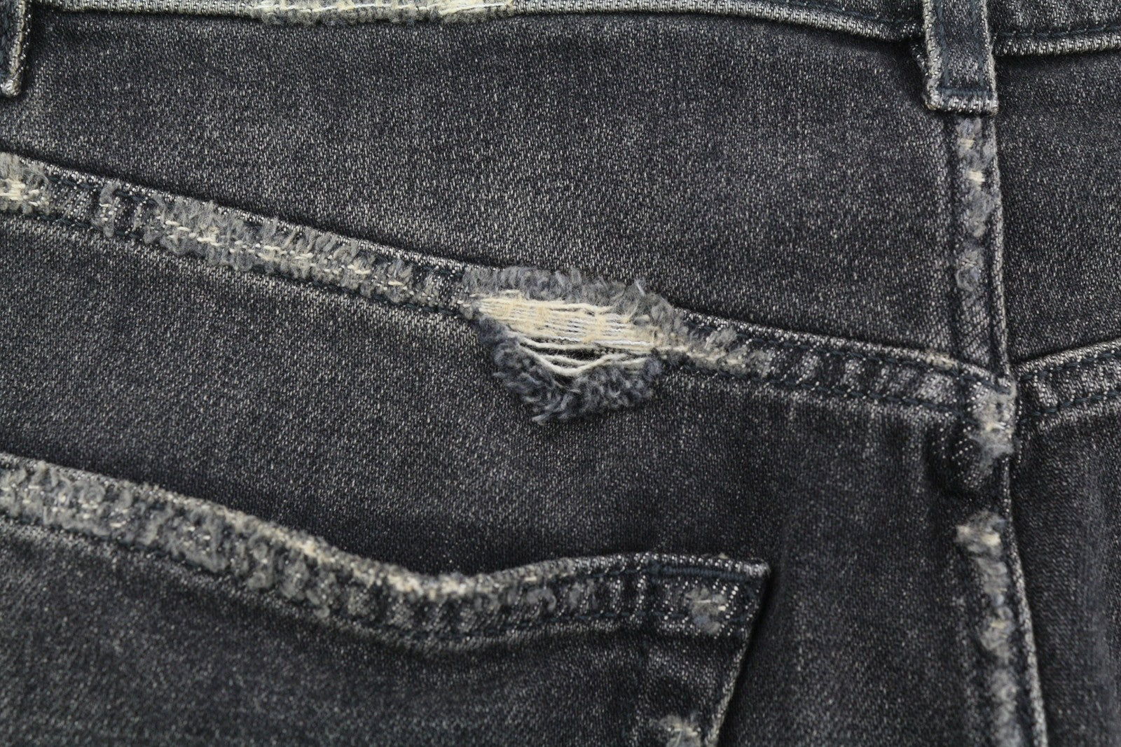 R13 „Boyfriend“ moteriški džinsai, 26 dydžio, plėšyti tiesūs, skalbti, „Abbey“ stiliaus, rekomenduojama kaina – 695 € 