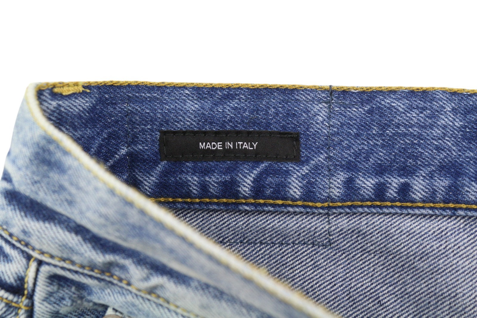 R13 „Boyfriend“ moteriškos džinsinės kelnės, 29 m., skalbti iki kulkšnies, trumpintos, „Distress Bain“ su plėšytomis kelnėmis. RMK 595 €. 