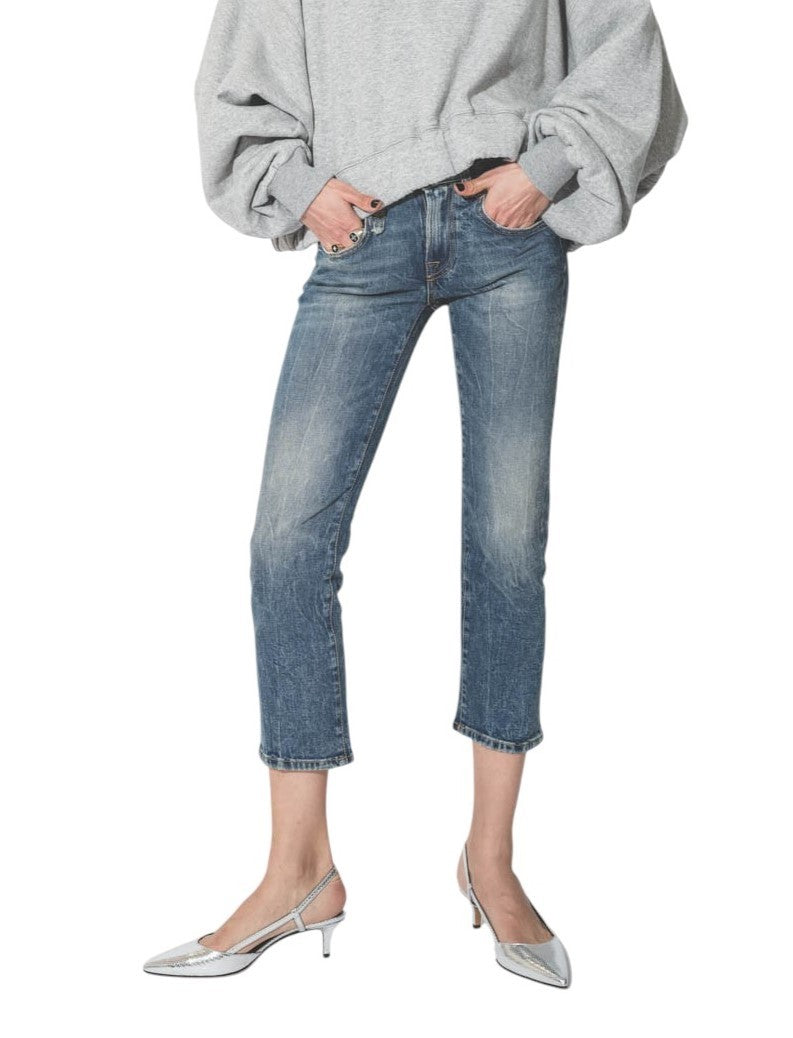 R13 berniukiški tiesūs moteriški džinsai iki kulkšnių, trumpi, skalbtos mėlynos spalvos, tamprūs Kelly džinsai, rekomenduojama kaina – 645 € 