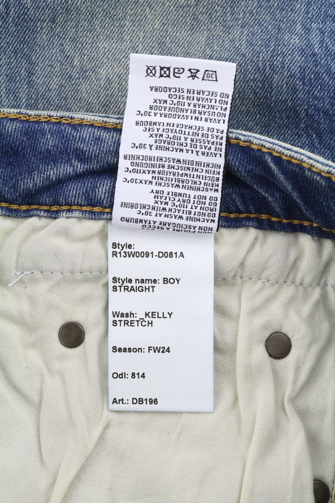 R13 berniukiški tiesūs moteriški džinsai iki kulkšnių, trumpi, skalbtos mėlynos spalvos, tamprūs Kelly džinsai, rekomenduojama kaina – 645 € 