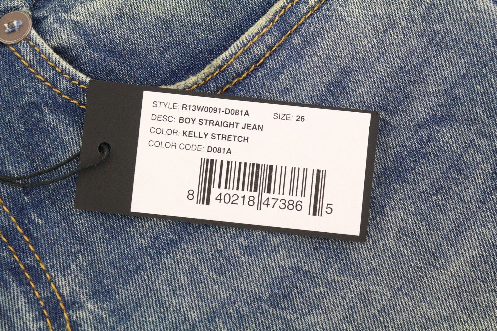 R13 berniukiški tiesūs moteriški džinsai iki kulkšnių, trumpi, skalbtos mėlynos spalvos, tamprūs Kelly džinsai, rekomenduojama kaina – 645 € 