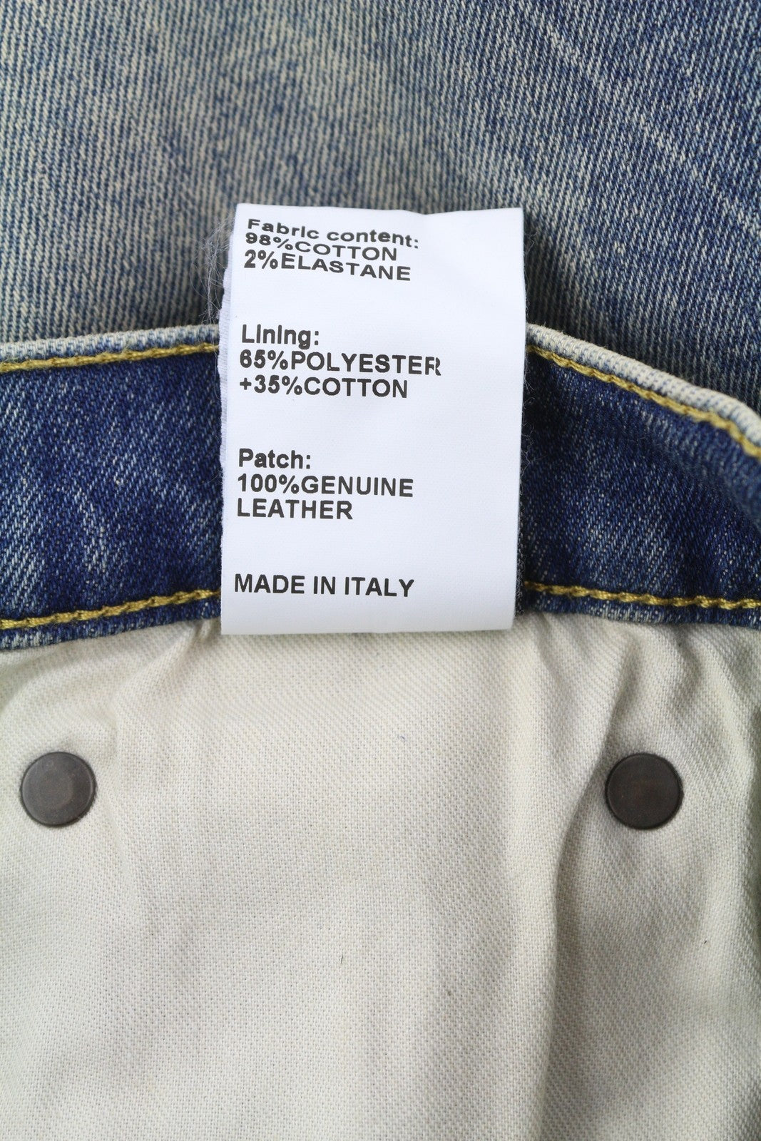 R13 Jane moteriški džinsai, 28 dydis, skalbtos mėlynos spalvos, platėjančios kojos, užtrauktuku, tamprūs, rekomenduojama kaina – 645 € 