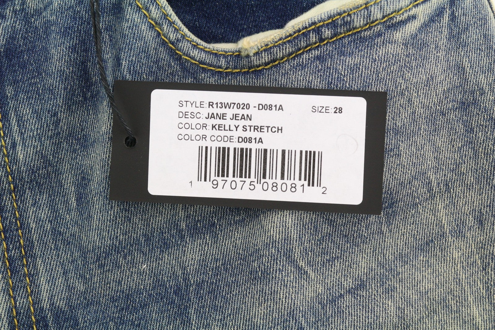 R13 Jane moteriški džinsai, 28 dydis, skalbtos mėlynos spalvos, platėjančios kojos, užtrauktuku, tamprūs, rekomenduojama kaina – 645 € 