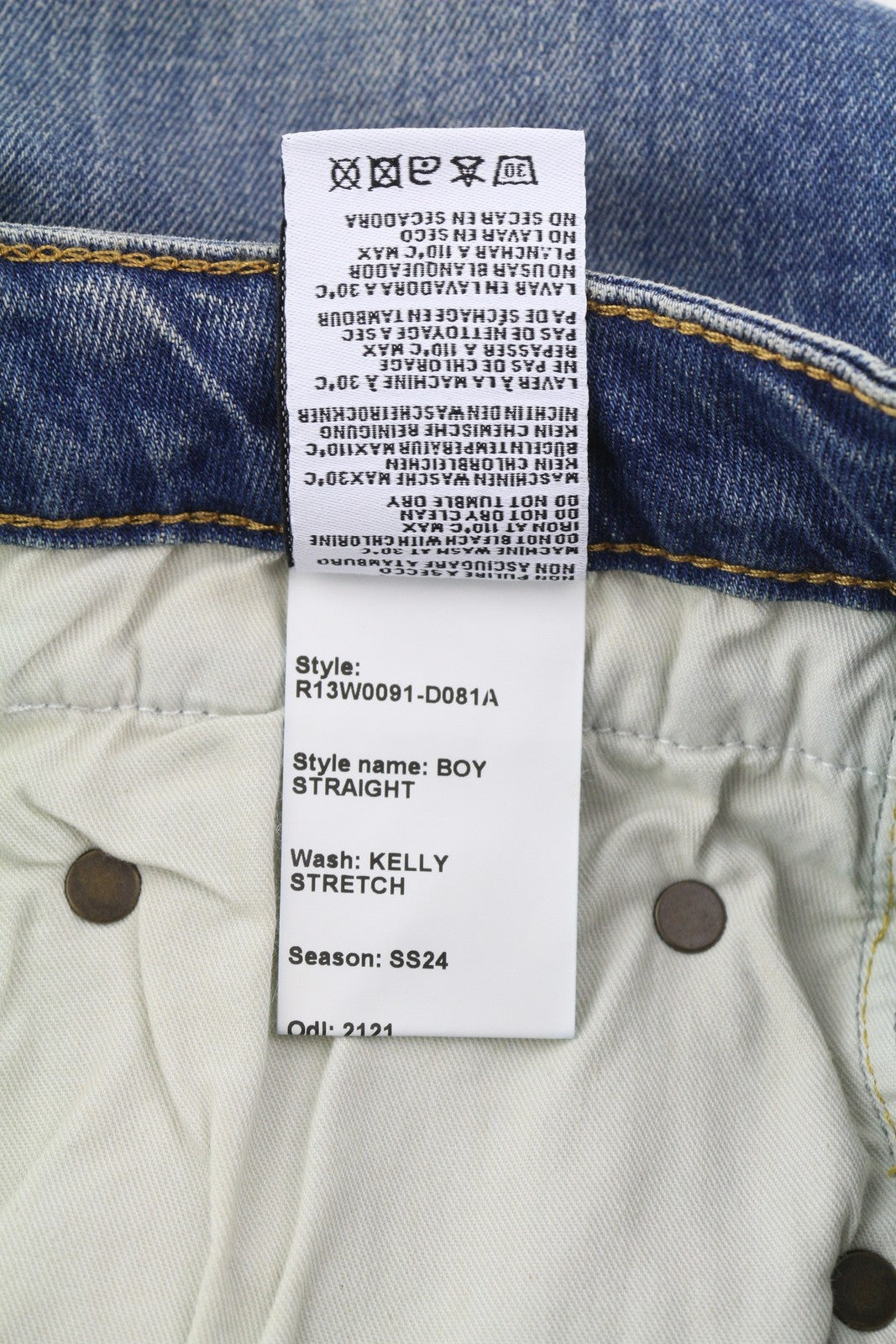 R13 berniukiški tiesūs moteriški džinsai 26 trumpi iki kulkšnies, skalbti „Bue Kelly“ tamprūs, rekomenduojama kaina – 645 € 