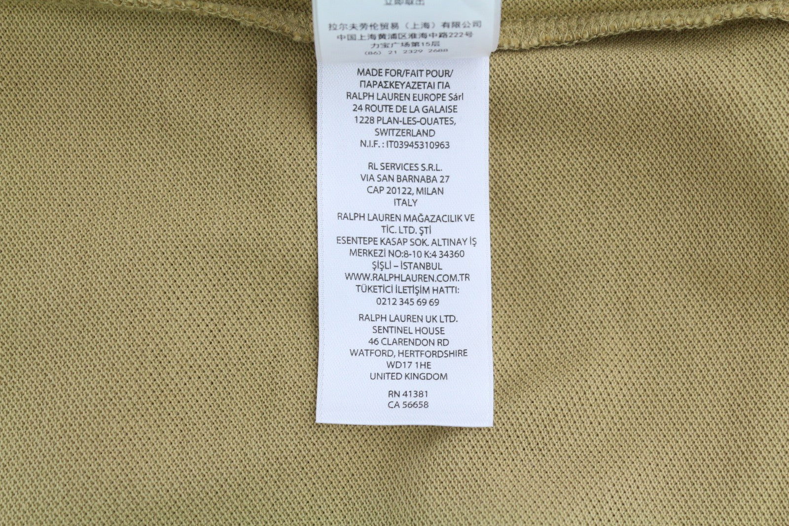 RALPH LAUREN Slim Fit vyriški marškinėliai su smėlio spalvos trumpomis rankovėmis ir logotipu. RMK 128 € 